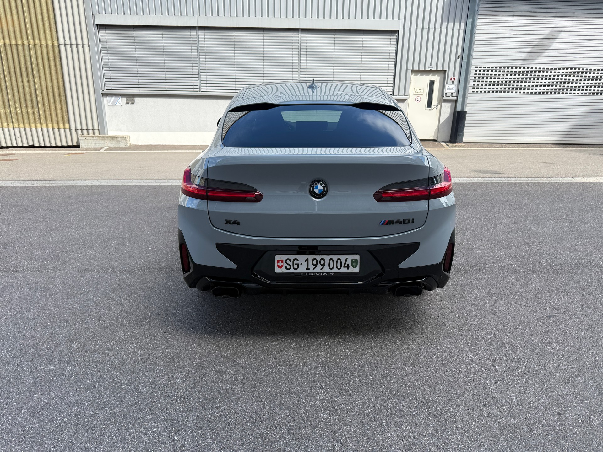 BMW M40i-image-3