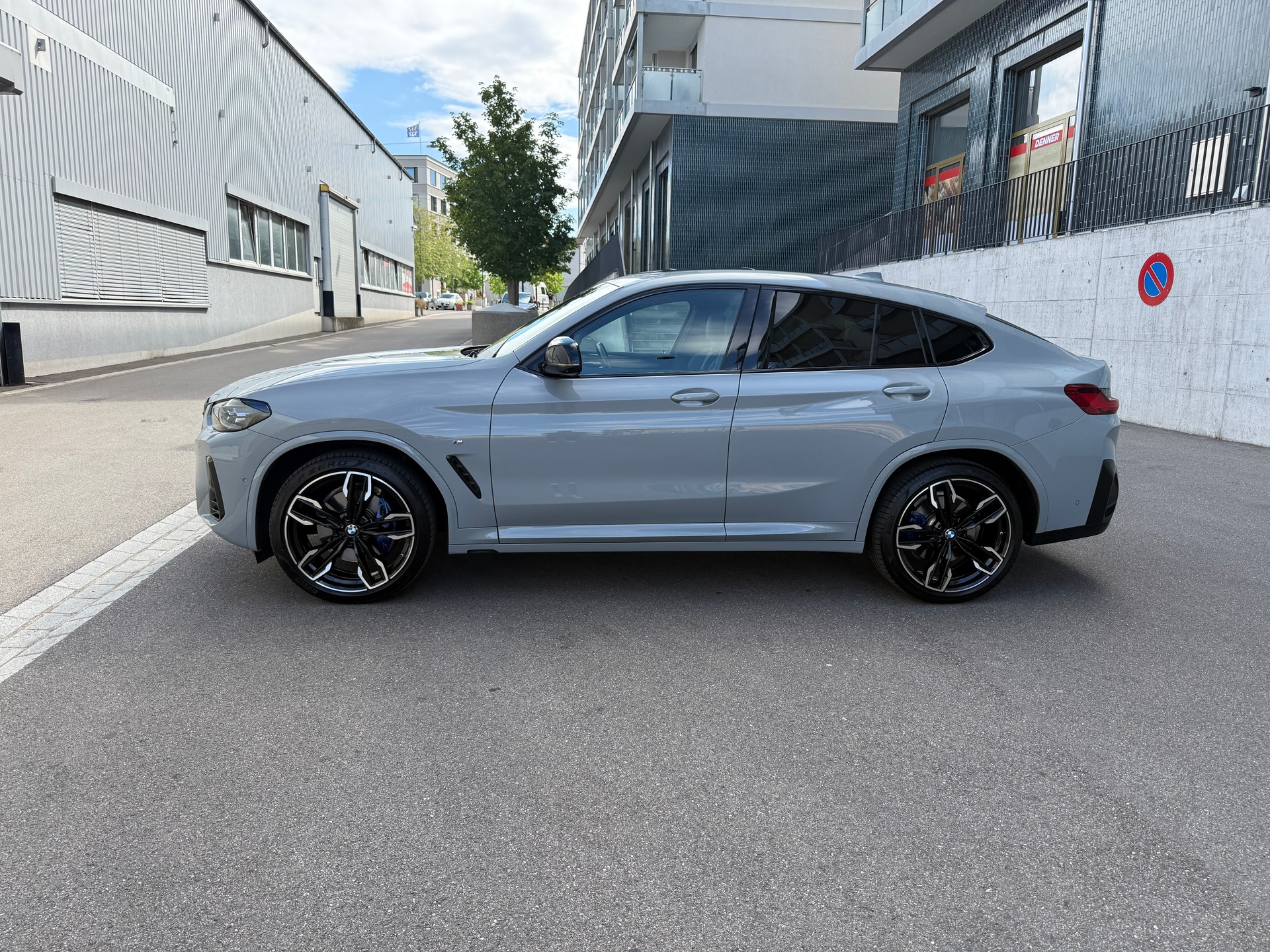 BMW M40i-image-1