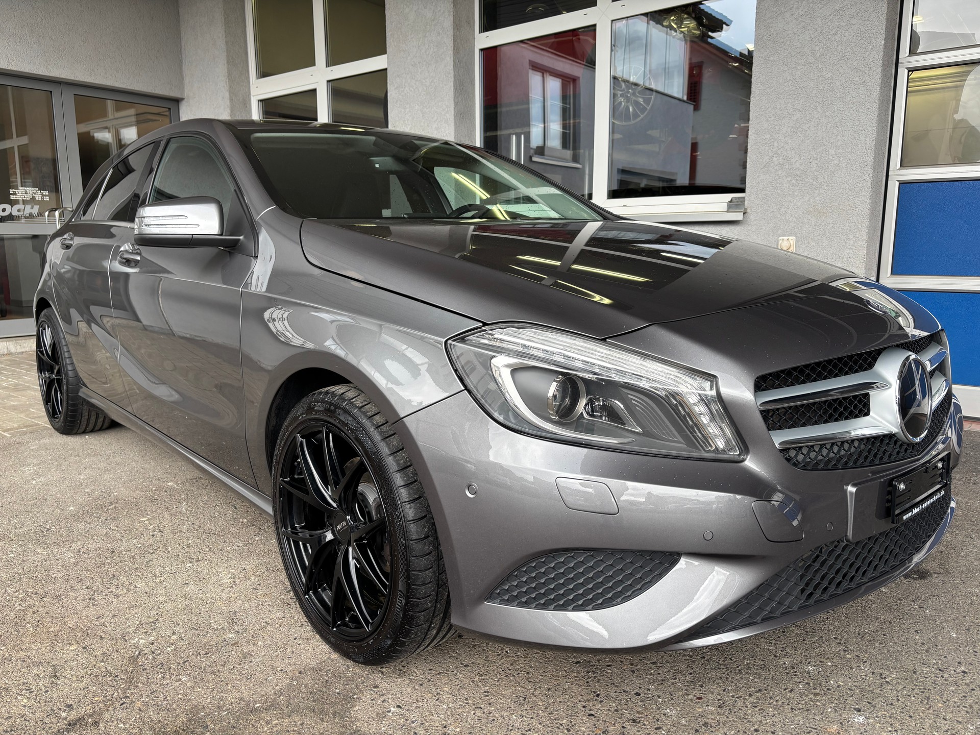 MERCEDES-BENZ A 200 Urban 7G-DCT-image-1