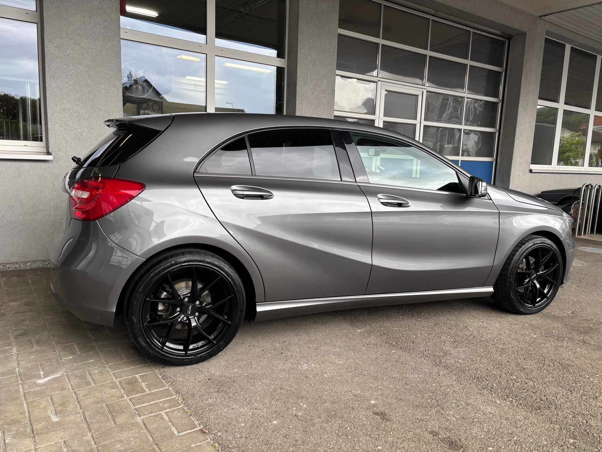 MERCEDES-BENZ A 200 Urban 7G-DCT-image-4