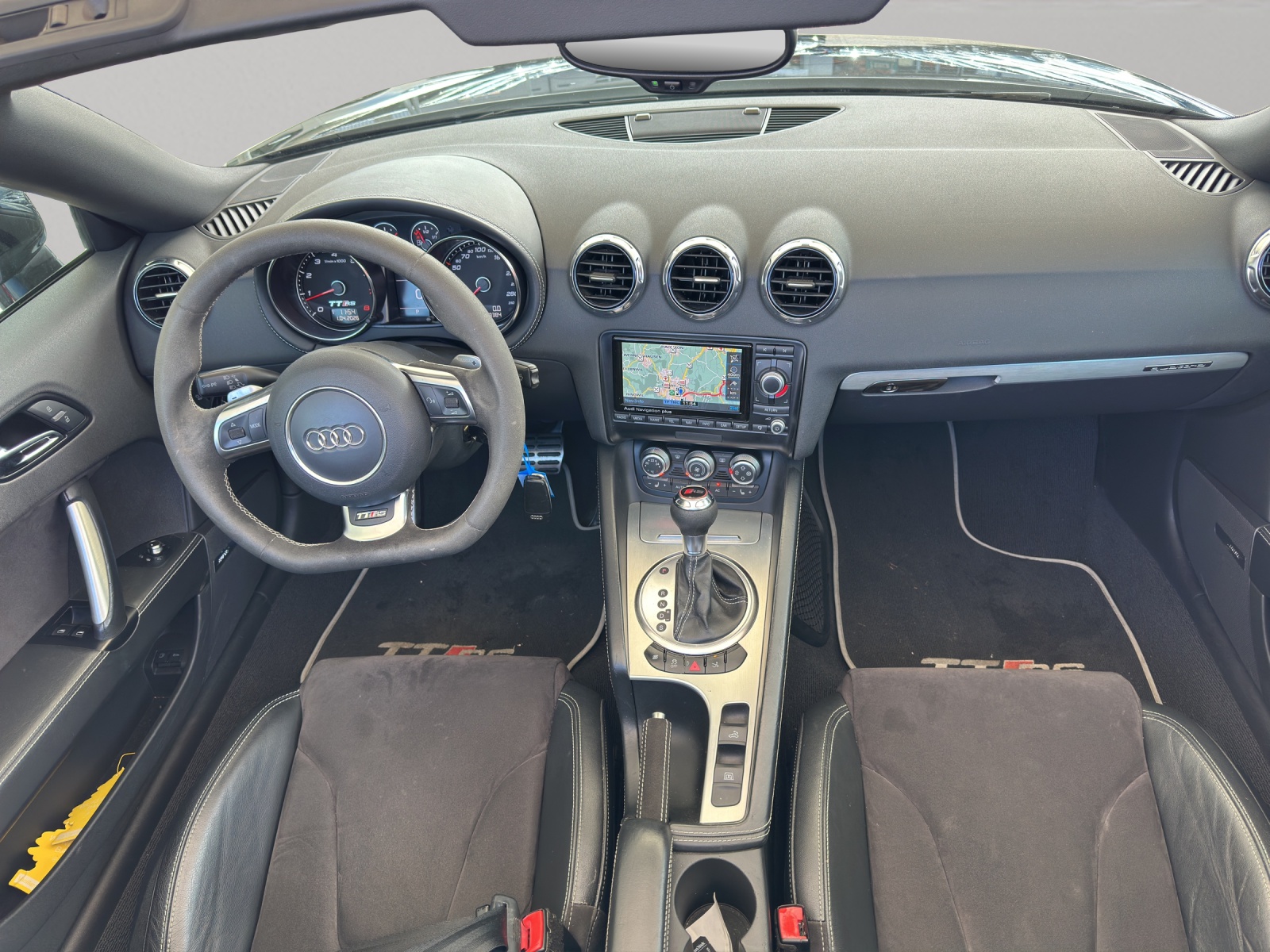 AUDI TT RS Roadster 2.5 TFSI quattro S-tronic-image-17