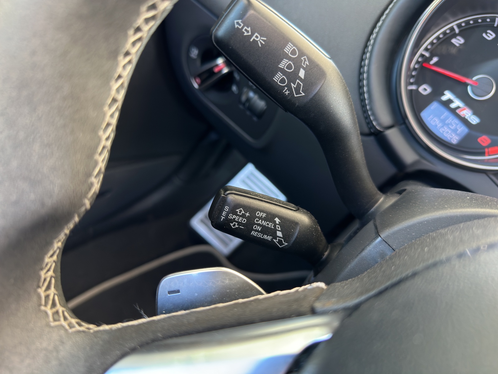 AUDI TT RS Roadster 2.5 TFSI quattro S-tronic-image-9
