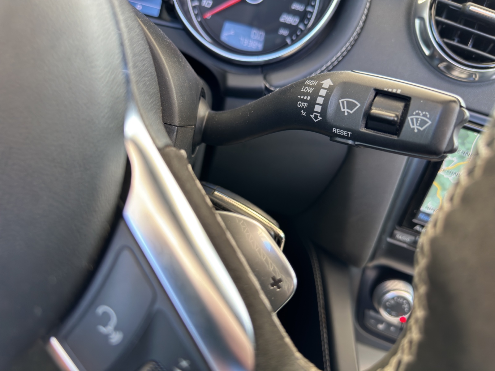 AUDI TT RS Roadster 2.5 TFSI quattro S-tronic-image-8