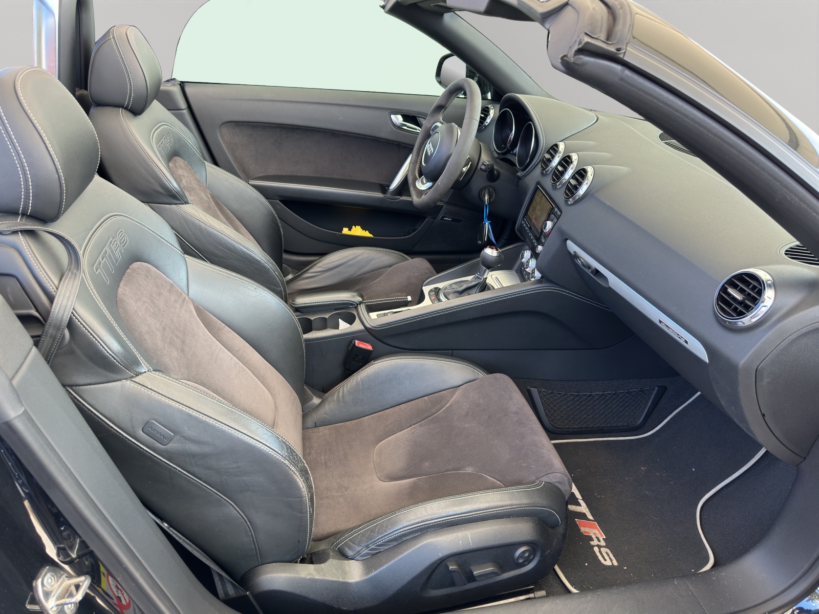 AUDI TT RS Roadster 2.5 TFSI quattro S-tronic-image-18