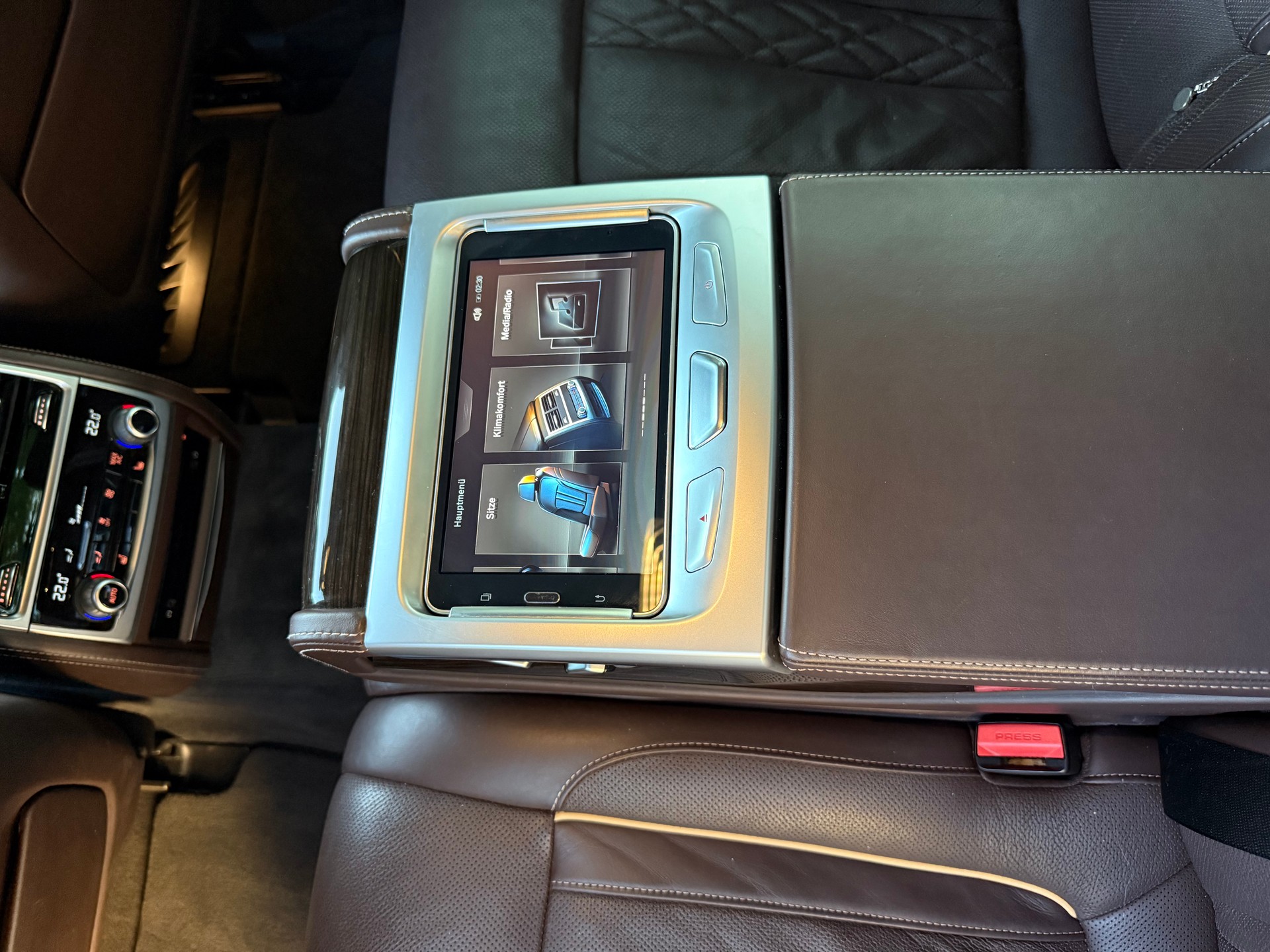 BMW 740d xDrive-image-11