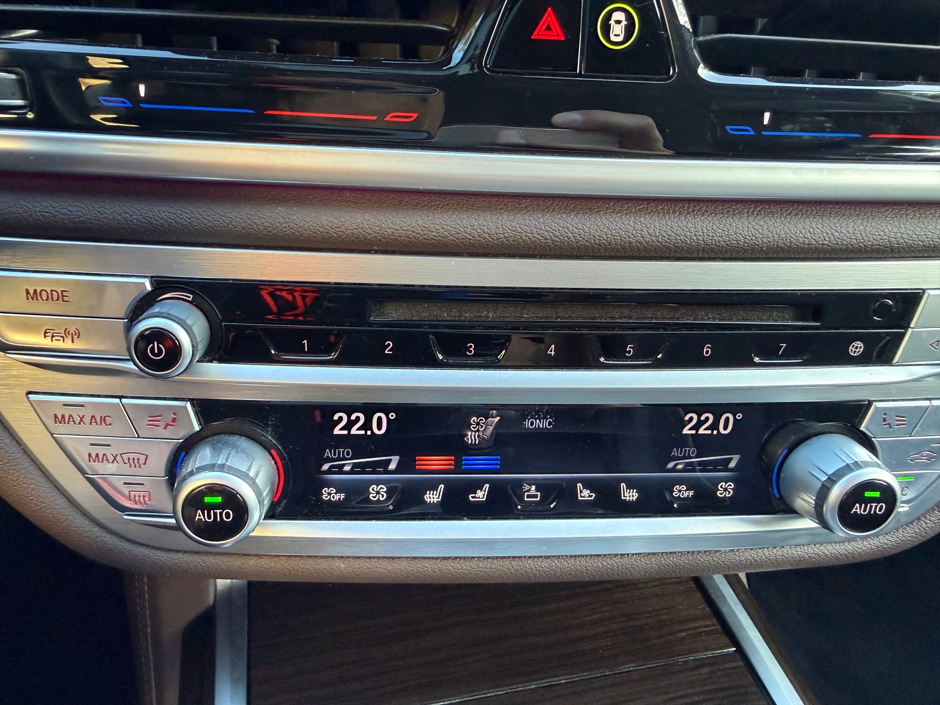 BMW 740d xDrive-image-17