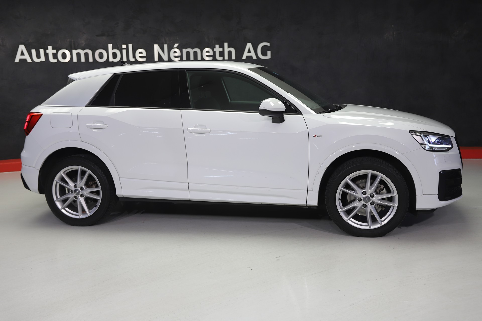 AUDI Q2 40 TFSI Sport quattro S-tronic-showroom-element-1
