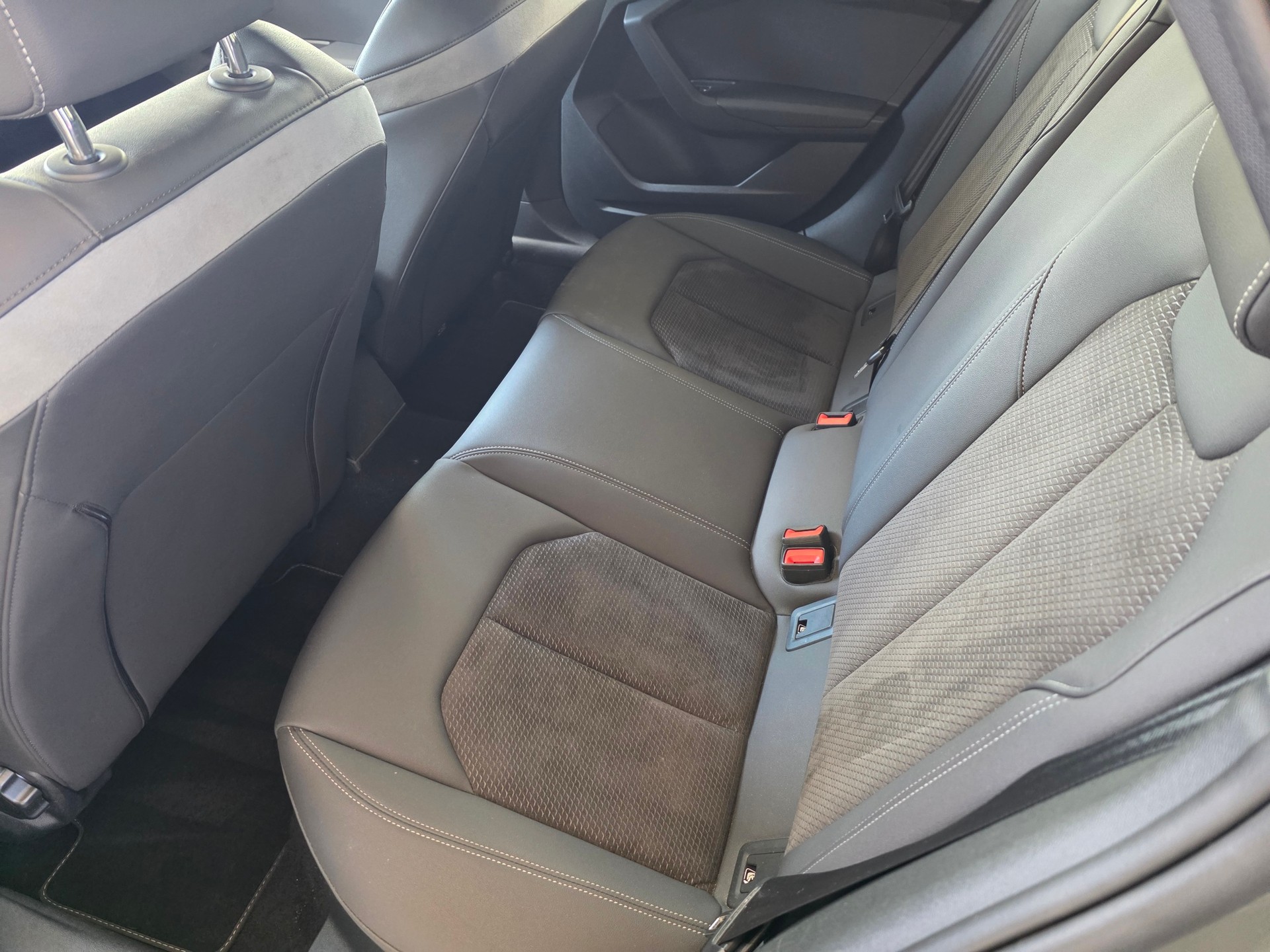 AUDI A1 Sportback 35 TFSI S Line S-tronic-image-21