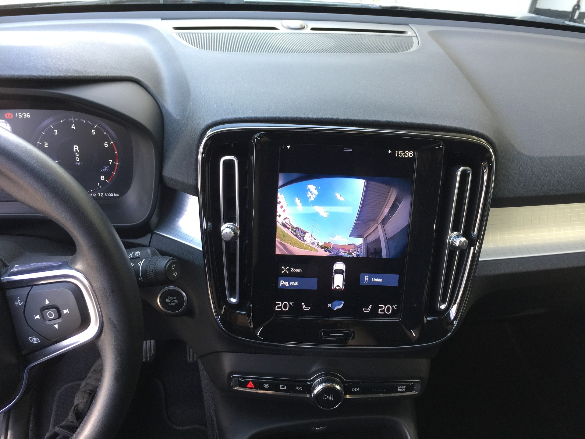 VOLVO XC40 T2 Momentum Geartronic-image-12