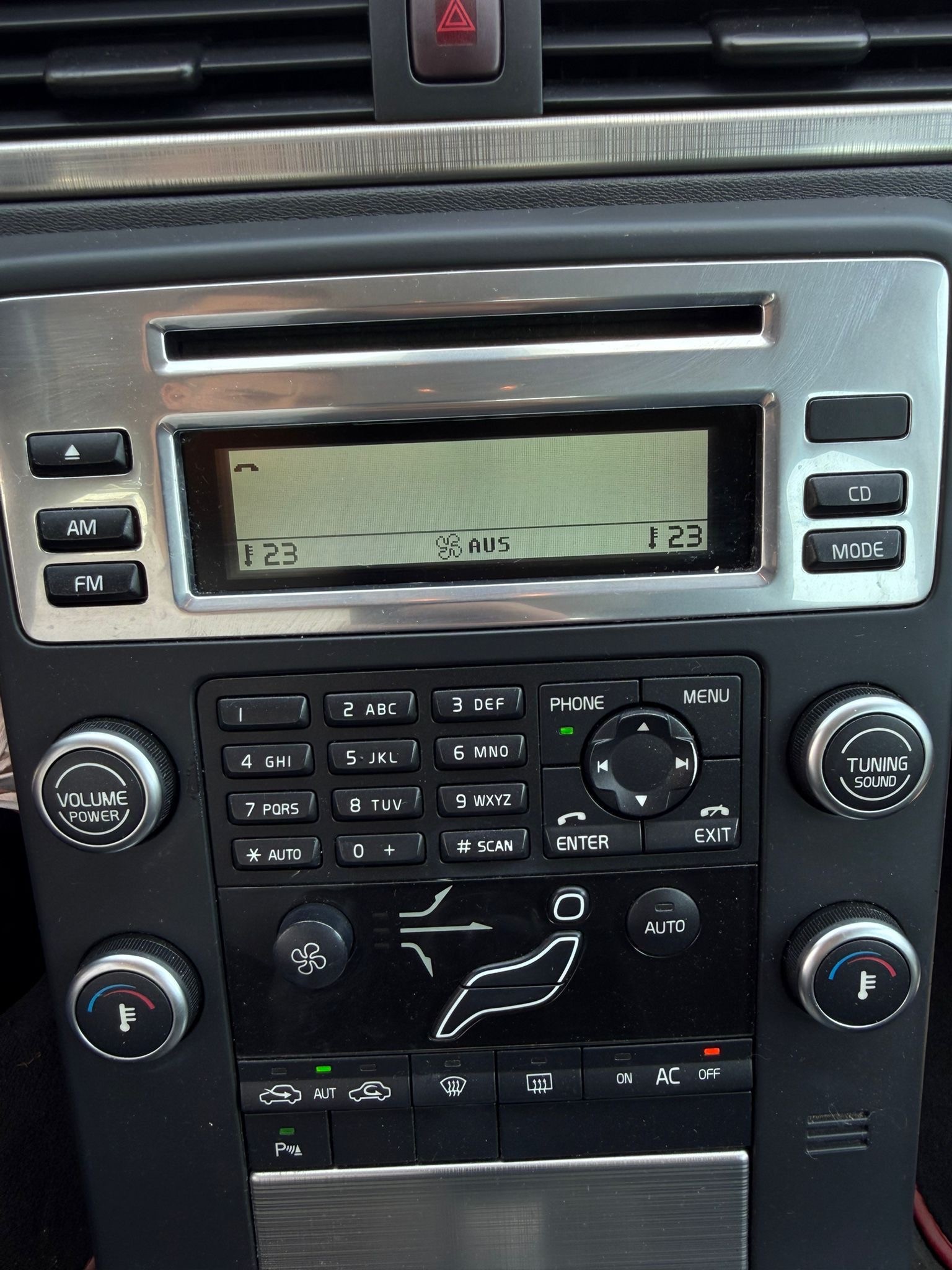 VOLVO V70 D3 Momentum Geartronic-image-10