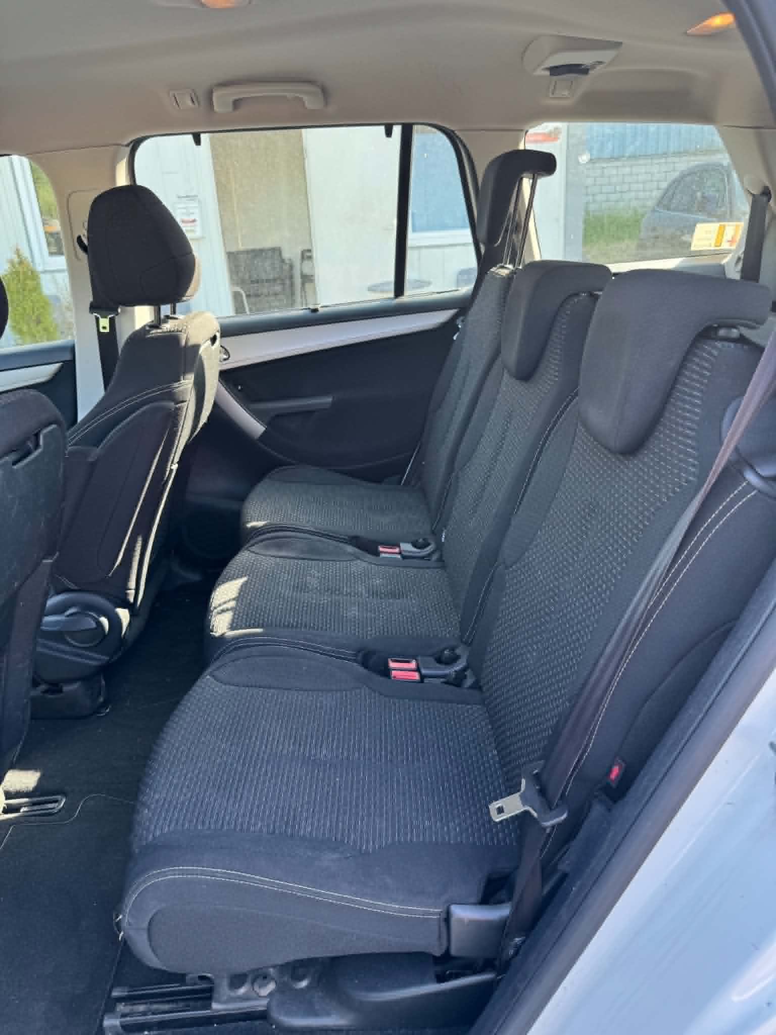 CITROEN Grand C4 Picasso 1.6 HDI 16V Séduction EGS6-image-12