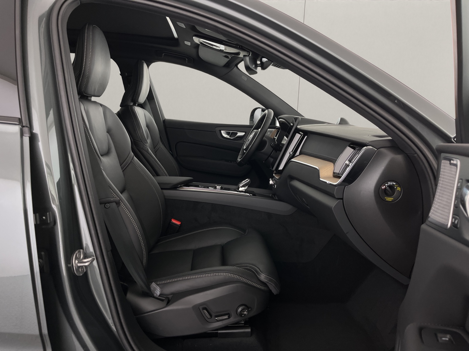VOLVO XC60 2.0 B5 MH Ultra Dark AWD-image-11