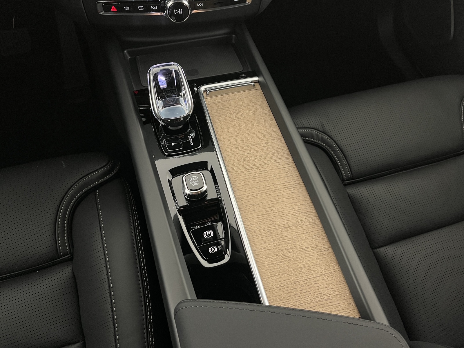 VOLVO XC60 2.0 B5 MH Ultra Dark AWD-image-15