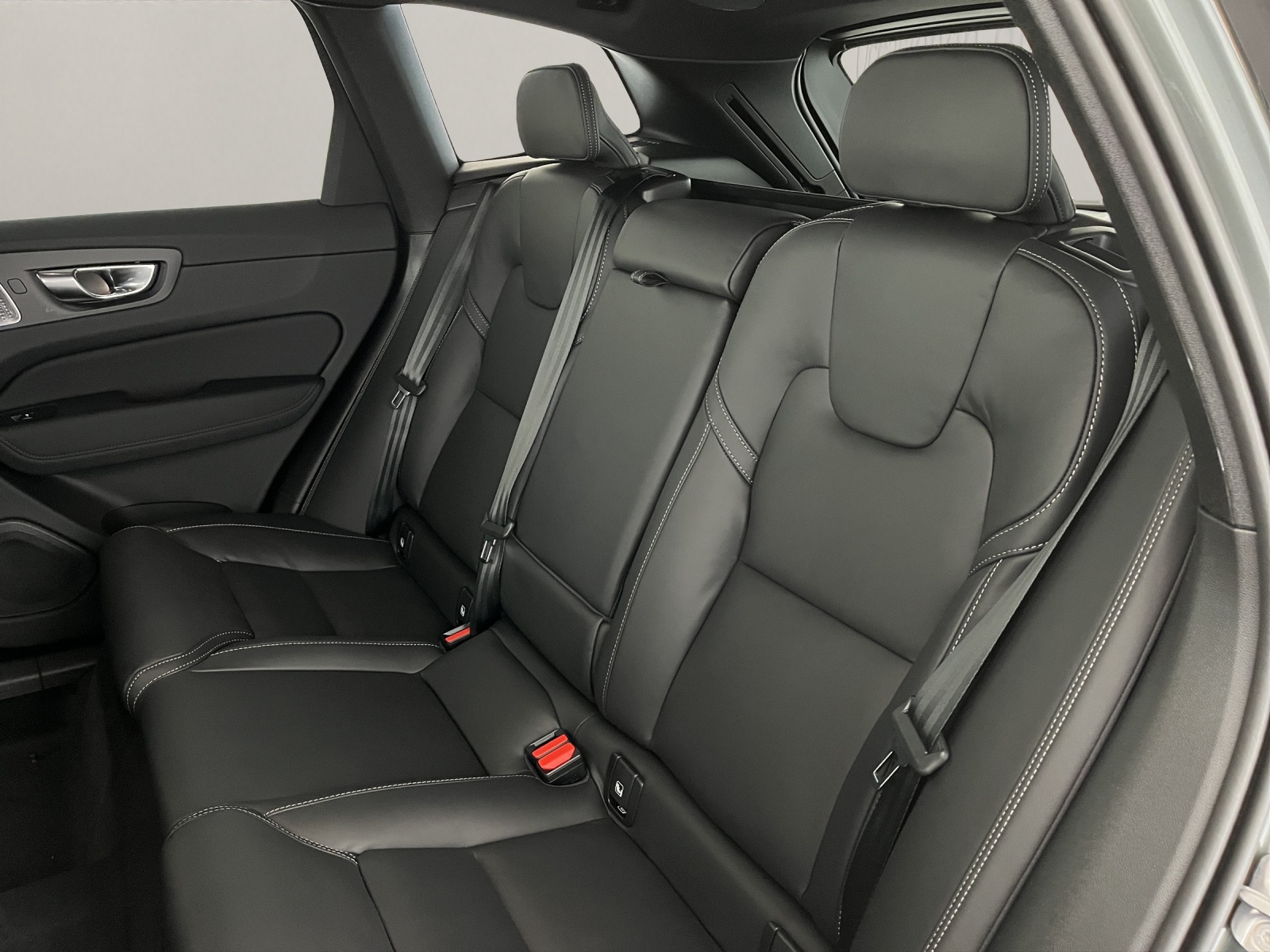 VOLVO XC60 2.0 B5 MH Ultra Dark AWD-image-13