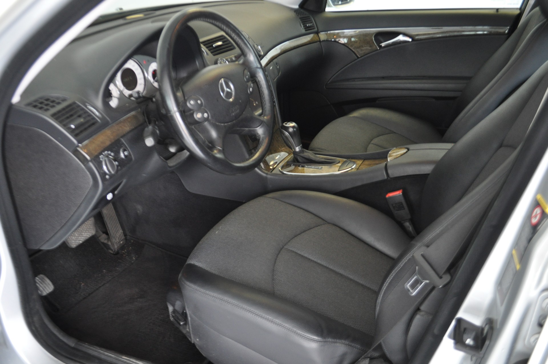 MERCEDES-BENZ E 280 Avantgarde 4Matic Automatic-image-5