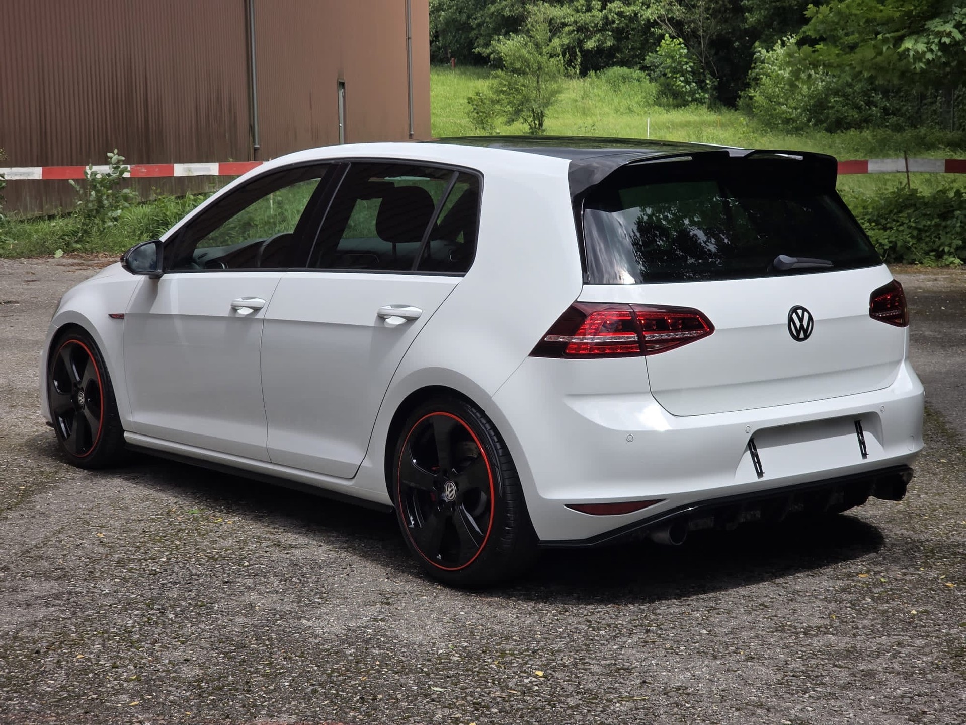 VW Golf 2.0 TSI GTI Performance DSG-image-1
