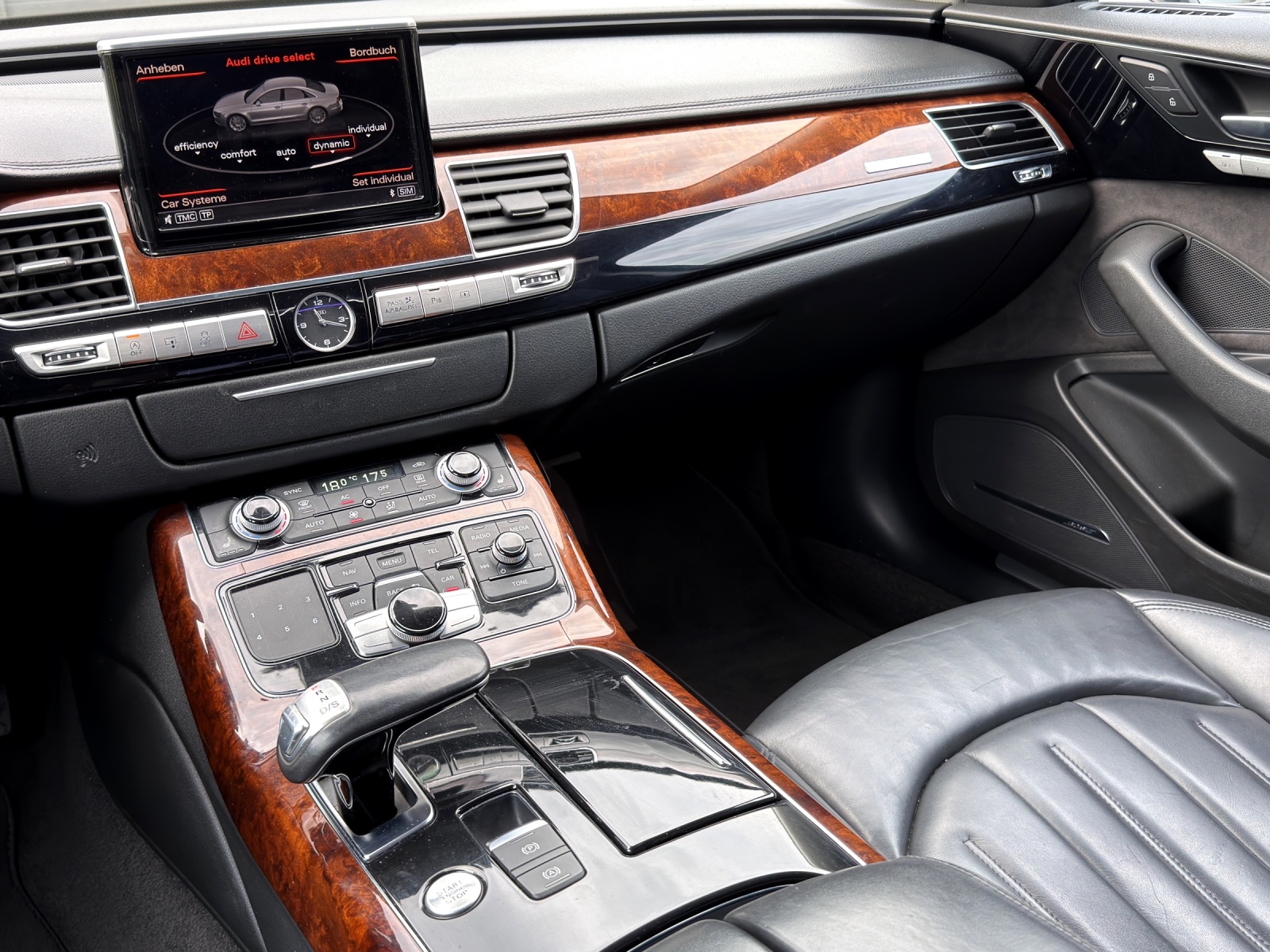 AUDI A8 3.0 TDI quattro tiptronic-image-15