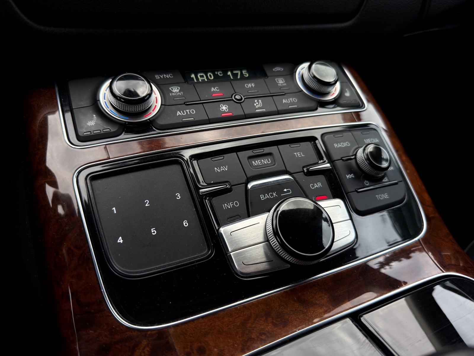 AUDI A8 3.0 TDI quattro tiptronic-image-17