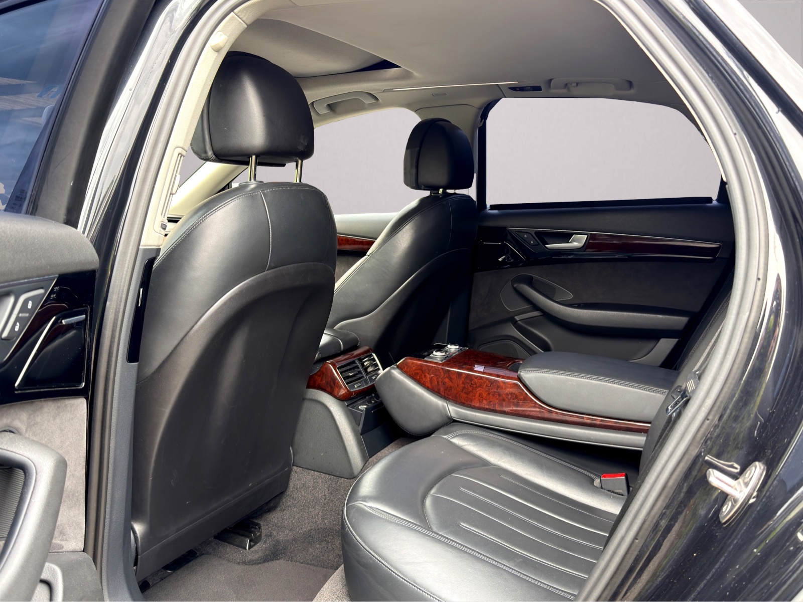 AUDI A8 3.0 TDI quattro tiptronic-image-12