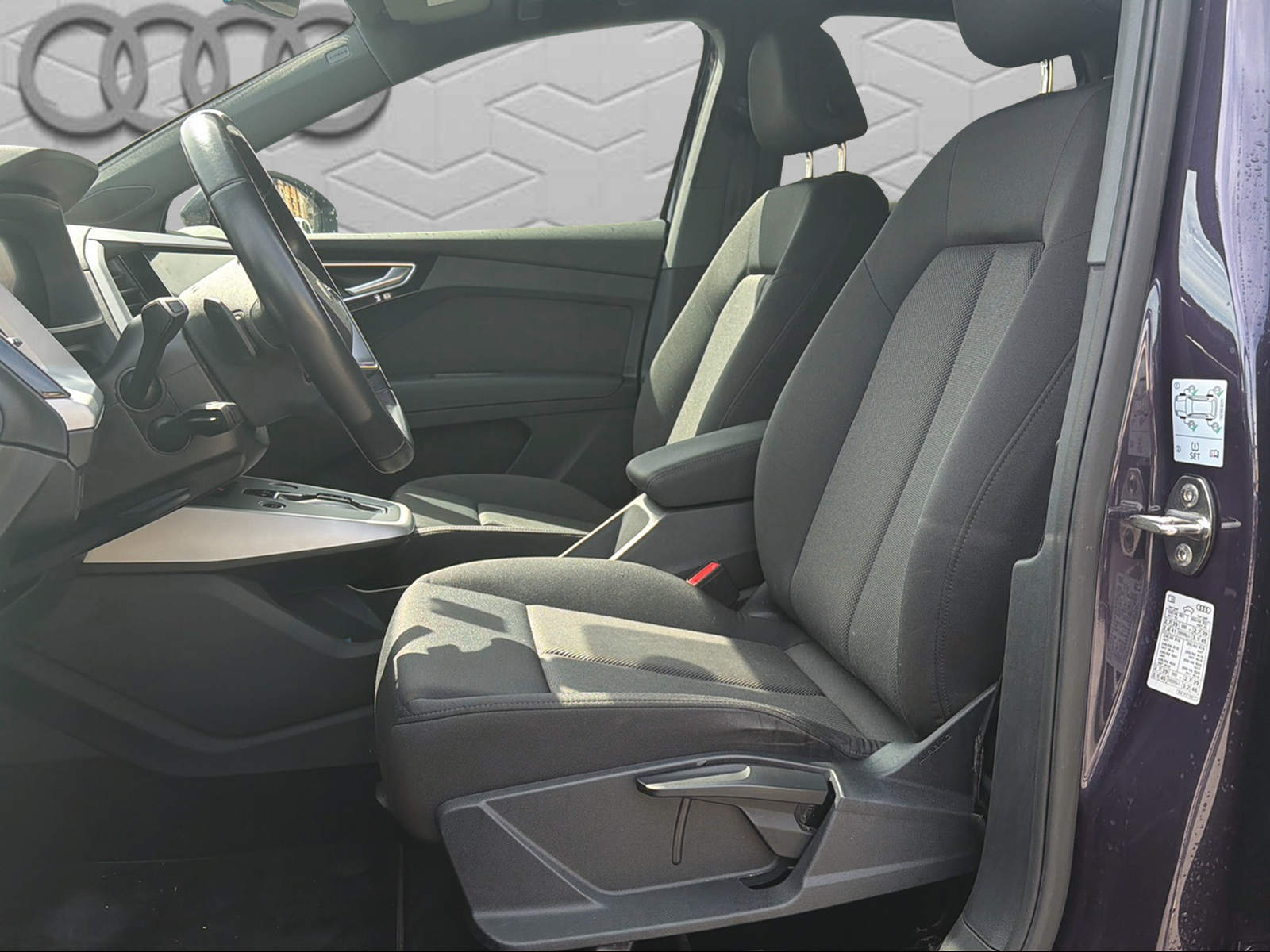 AUDI Q4 e-tron 50 quattro-image-10