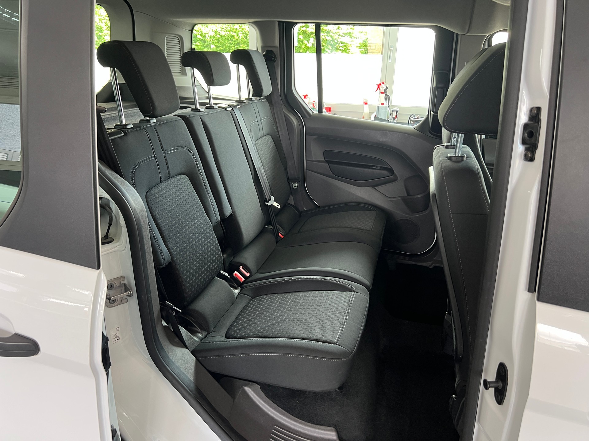 FORD Tourneo Connect 1.5 TDCi Trend-image-8