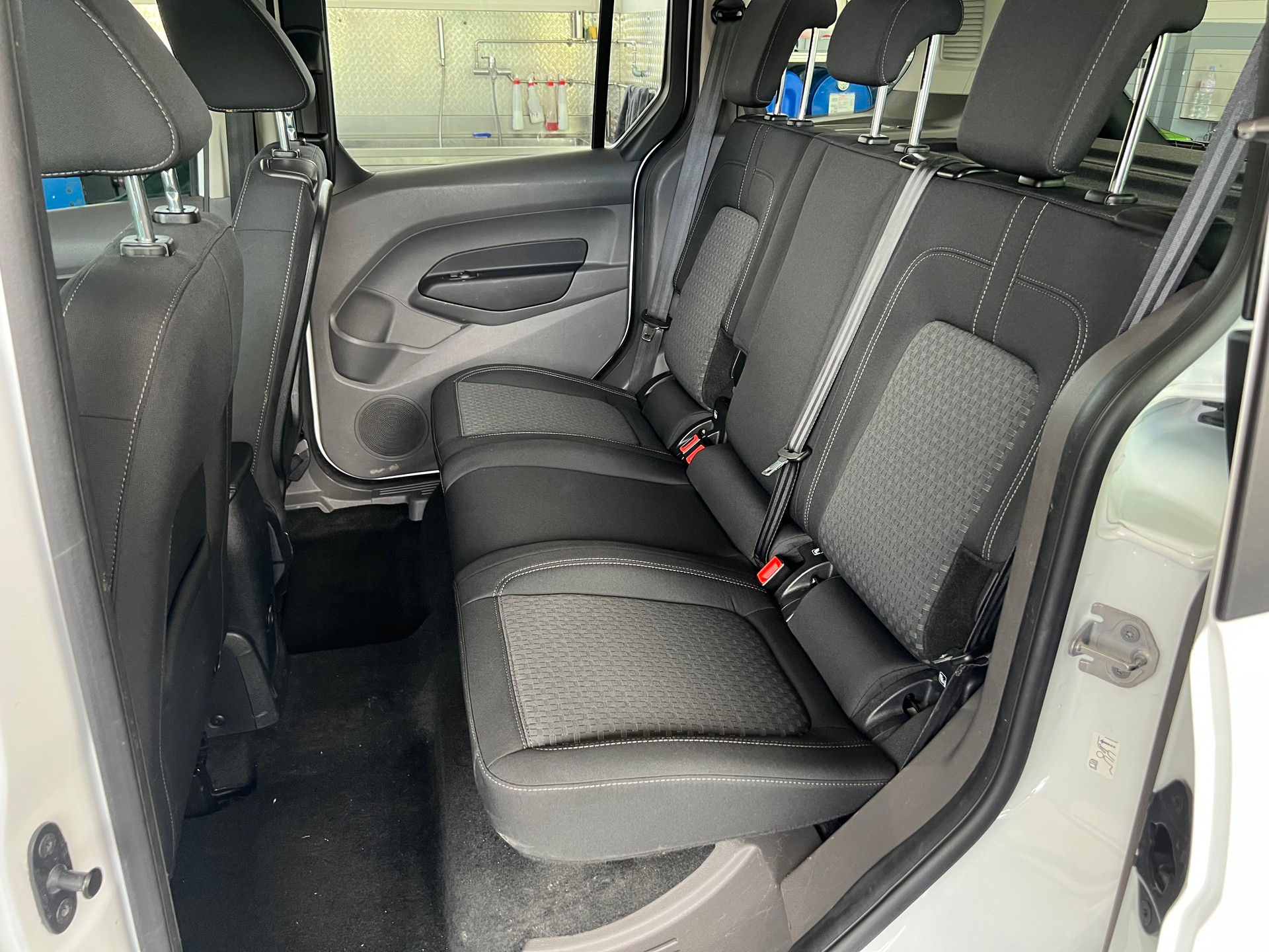 FORD Tourneo Connect 1.5 TDCi Trend-image-9