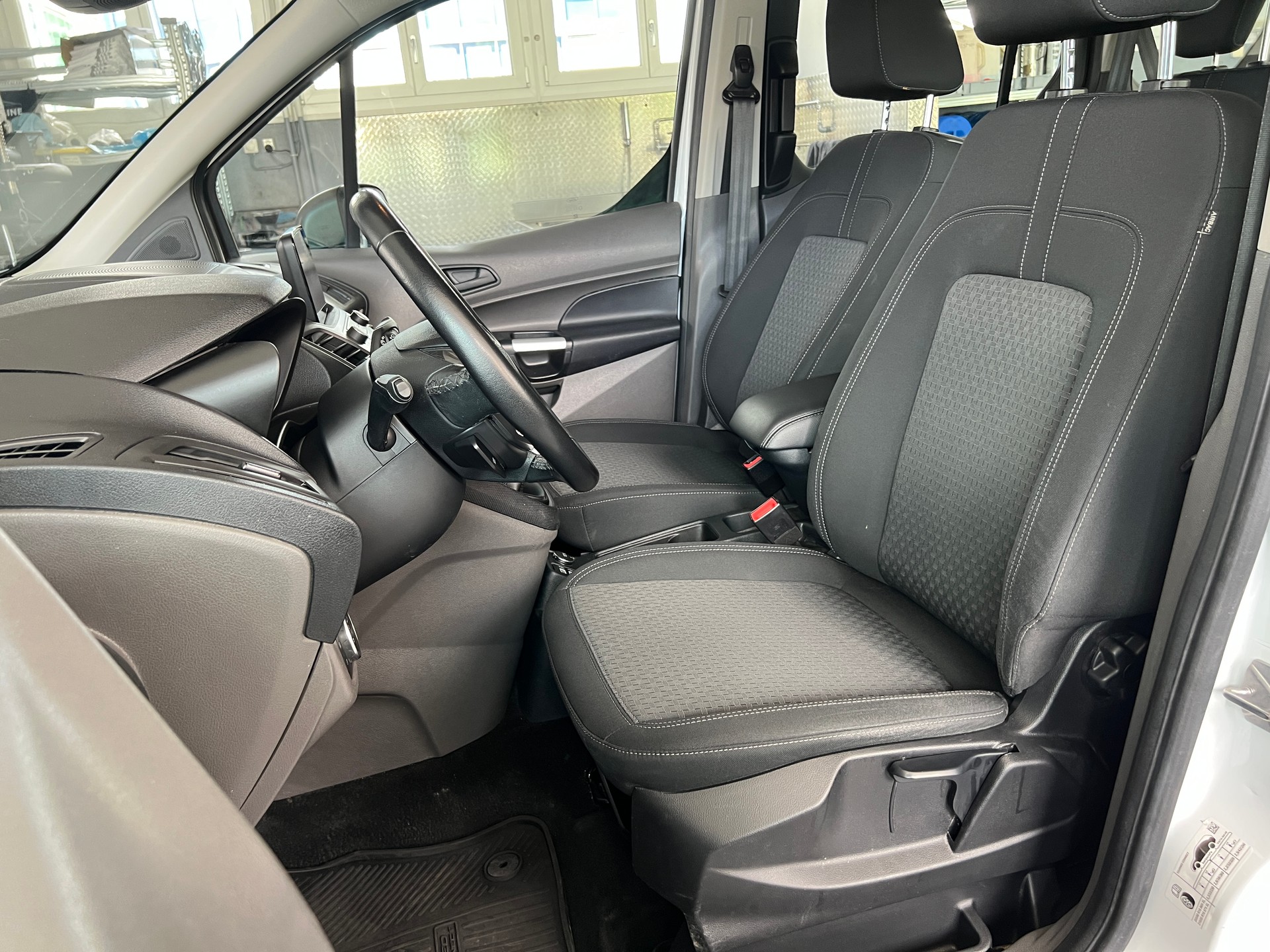 FORD Tourneo Connect 1.5 TDCi Trend-image-5