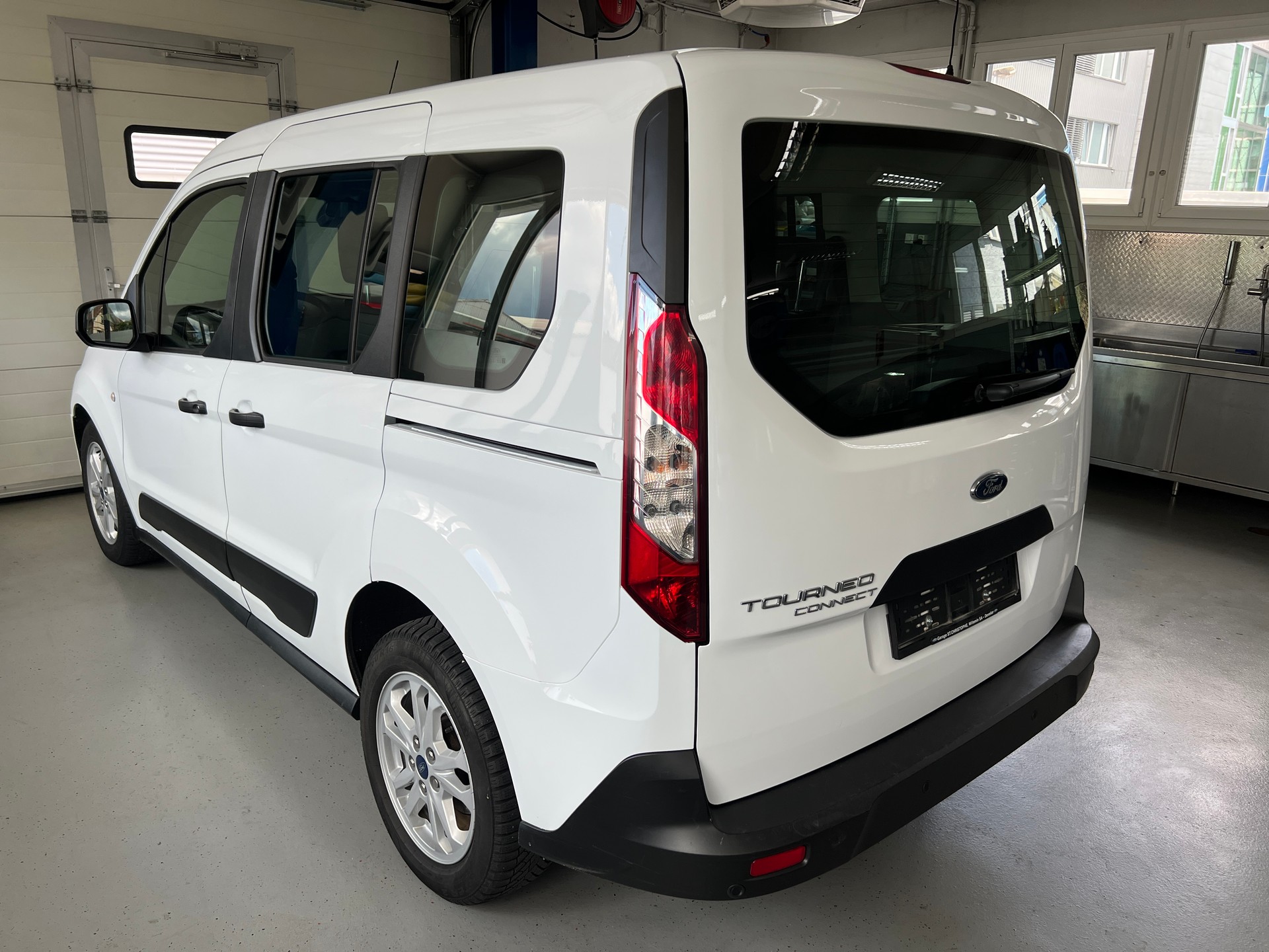 FORD Tourneo Connect 1.5 TDCi Trend-image-2