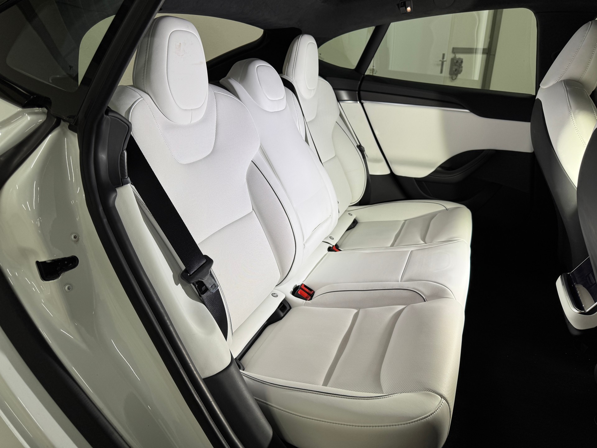 TESLA Model S 100 kWh Plaid / Autopilot 4.0-image-8