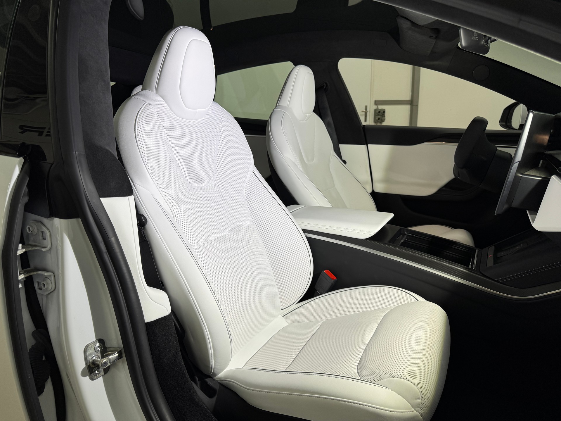 TESLA Model S 100 kWh Plaid / Autopilot 4.0-image-6