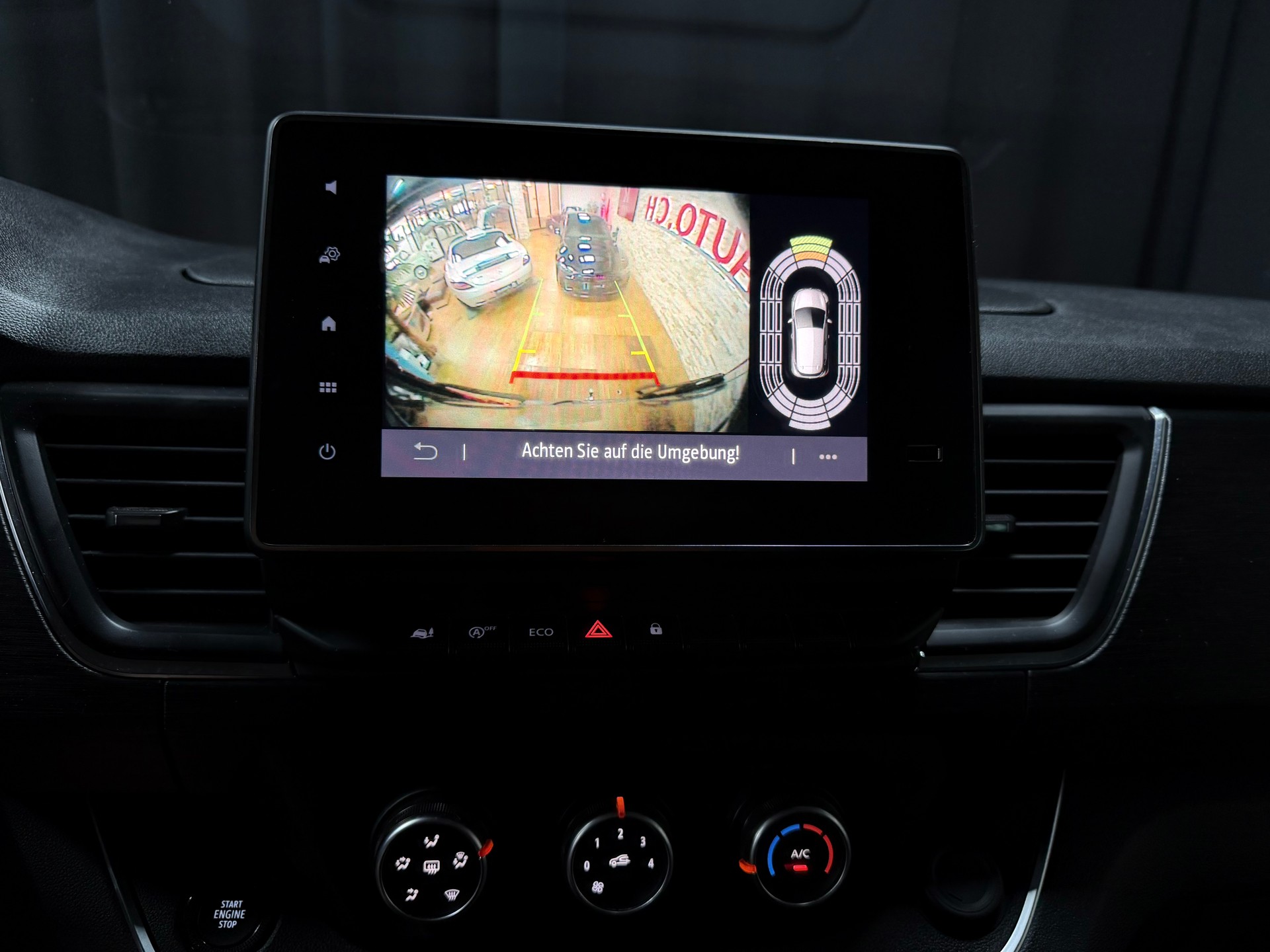 RENAULT Trafic Blue dCi 150 Passenger Techno-image-16