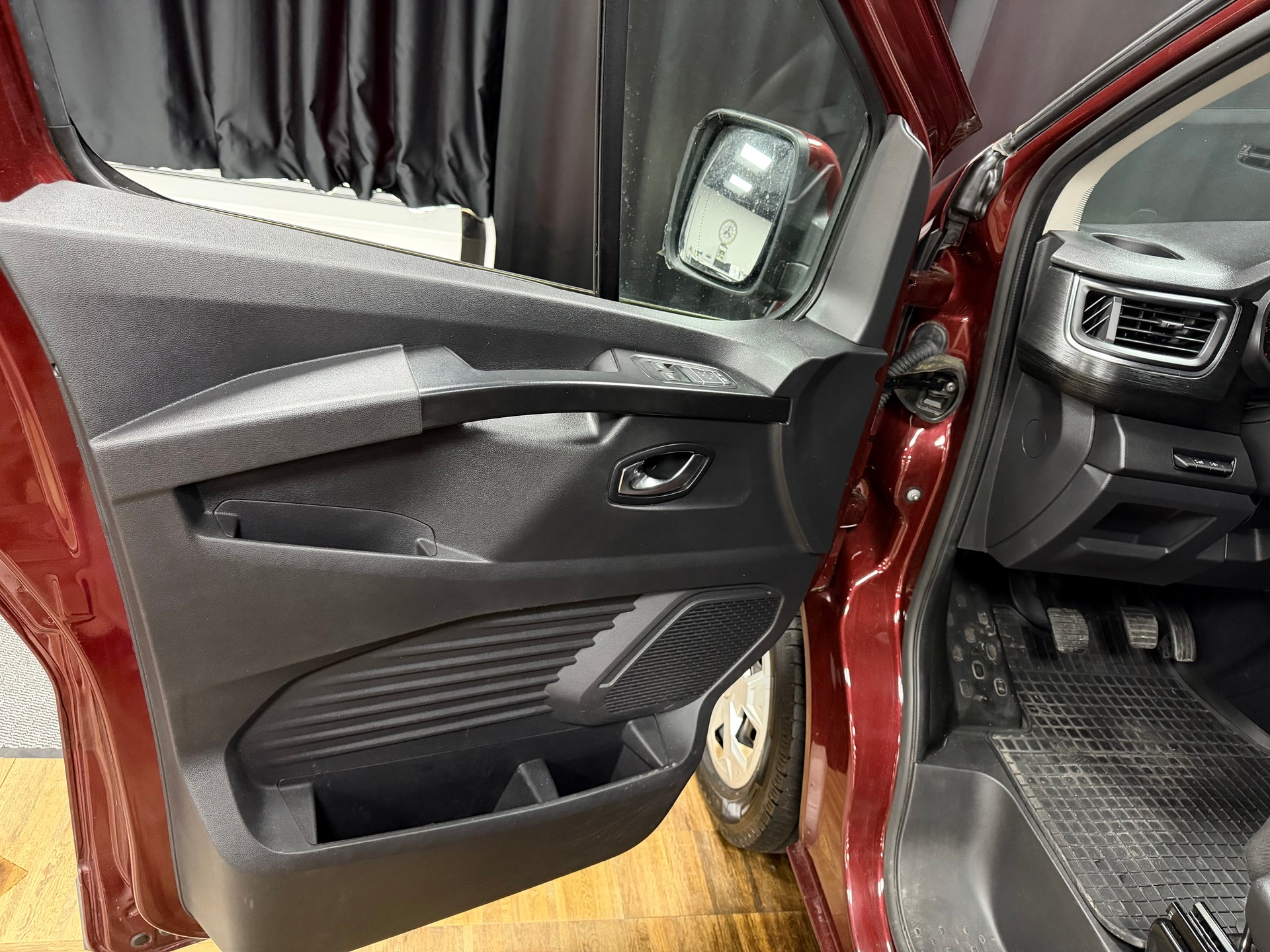 RENAULT Trafic Blue dCi 150 Passenger Techno-image-12