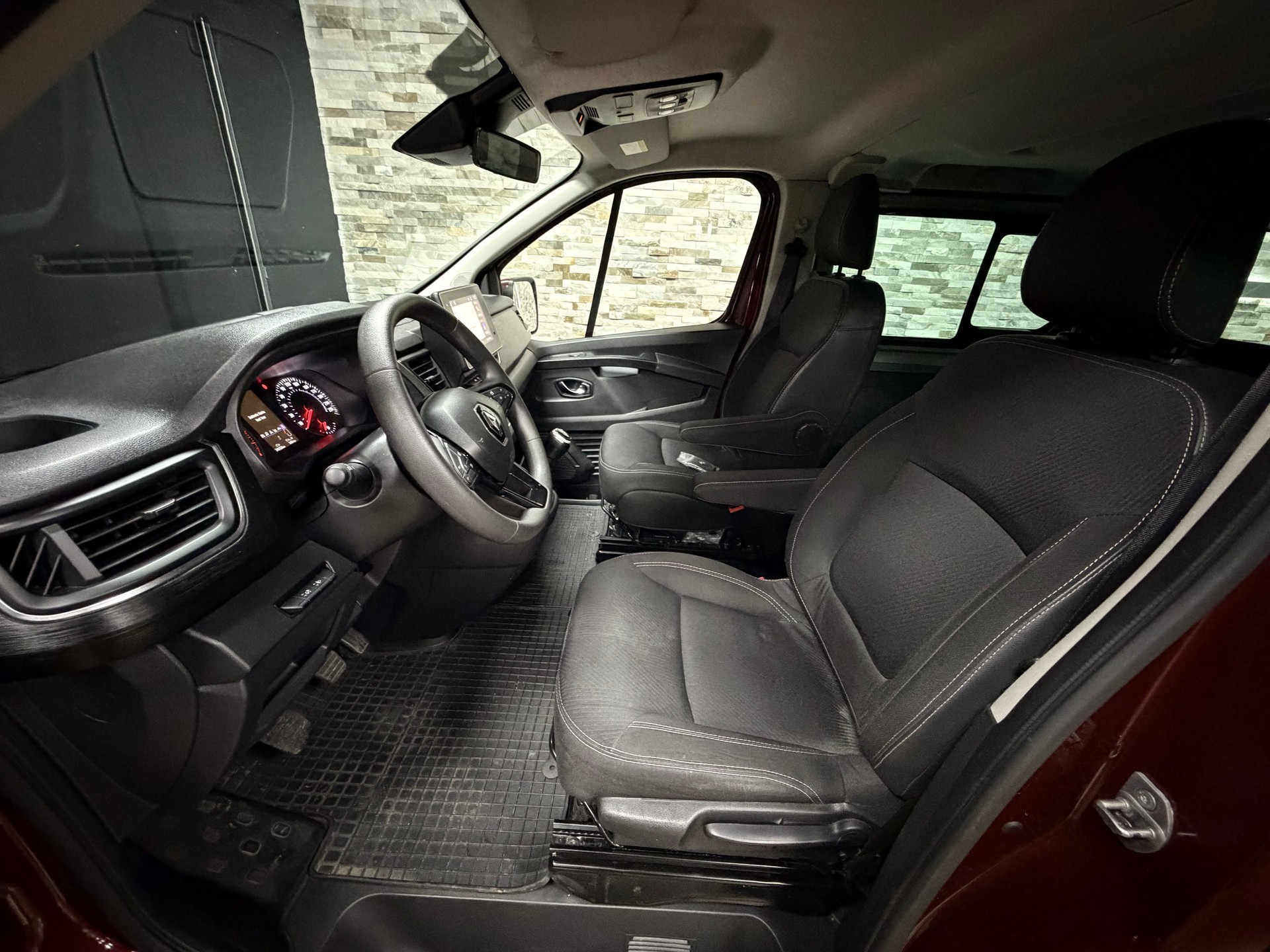 RENAULT Trafic Blue dCi 150 Passenger Techno-image-13