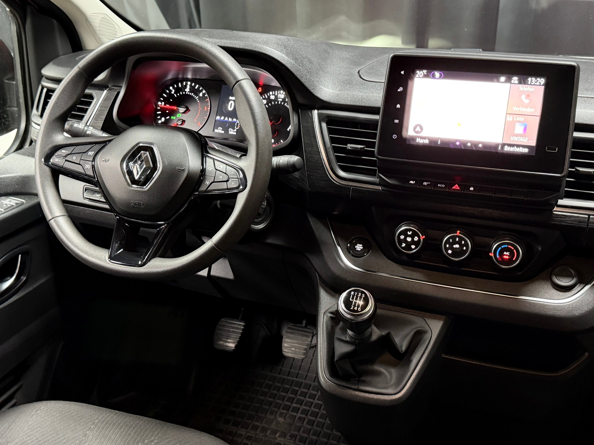 RENAULT Trafic Blue dCi 150 Passenger Techno-image-26