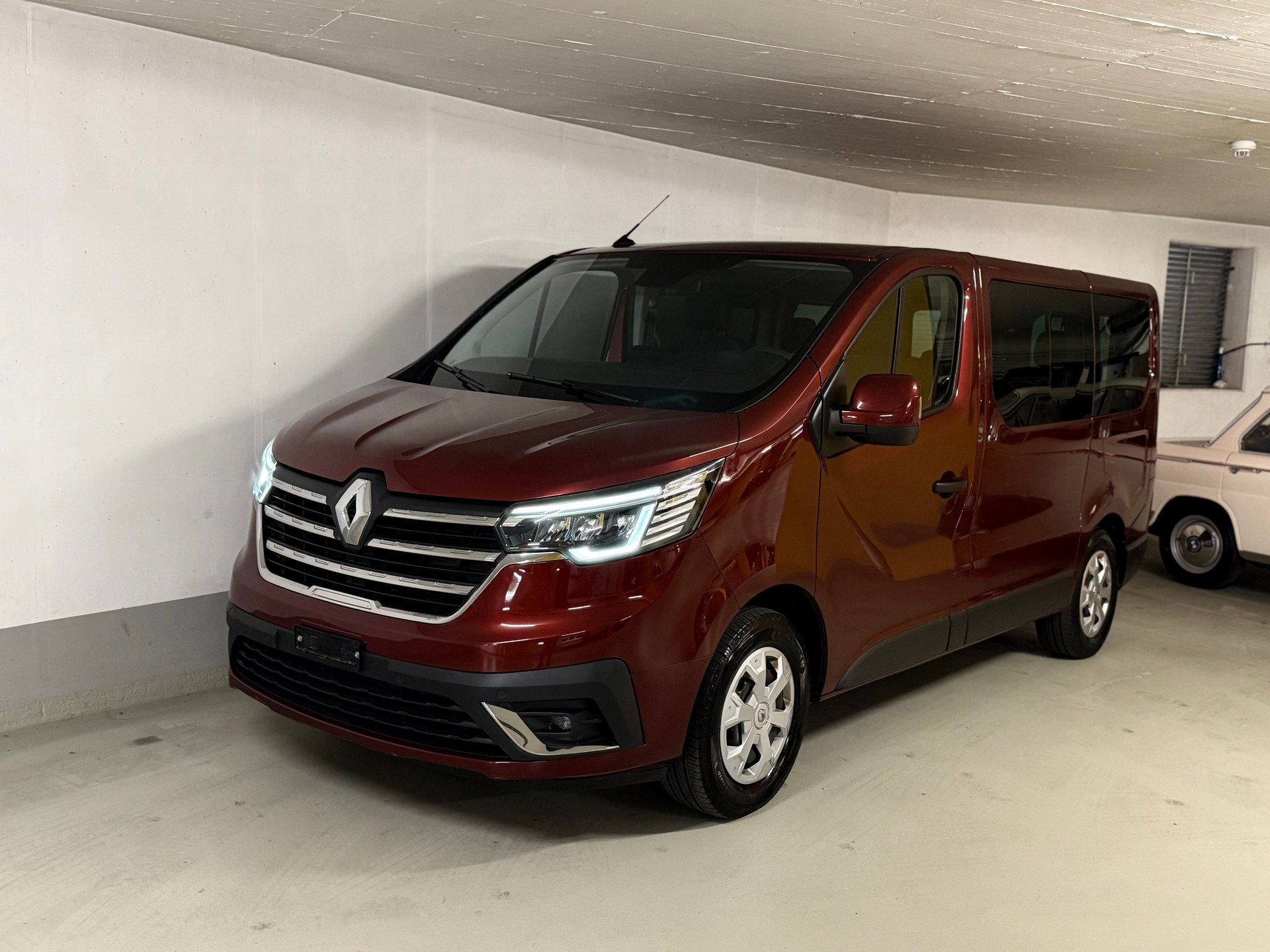 RENAULT Trafic Blue dCi 150 Passenger Techno-image-30