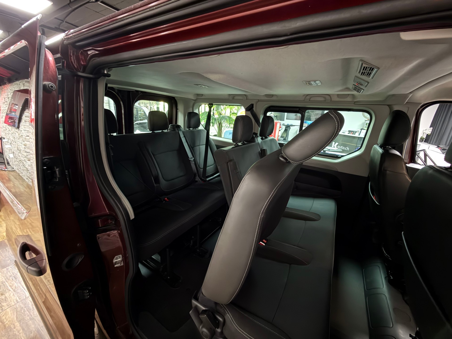 RENAULT Trafic Blue dCi 150 Passenger Techno-image-24