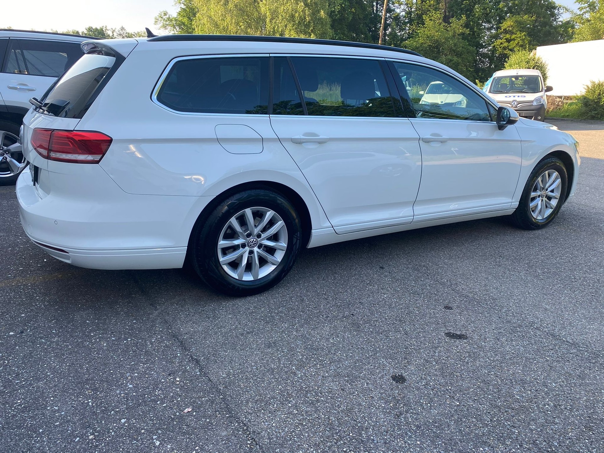 VW Passat Variant 2.0 TDI BMT Trendline DSG-image-1