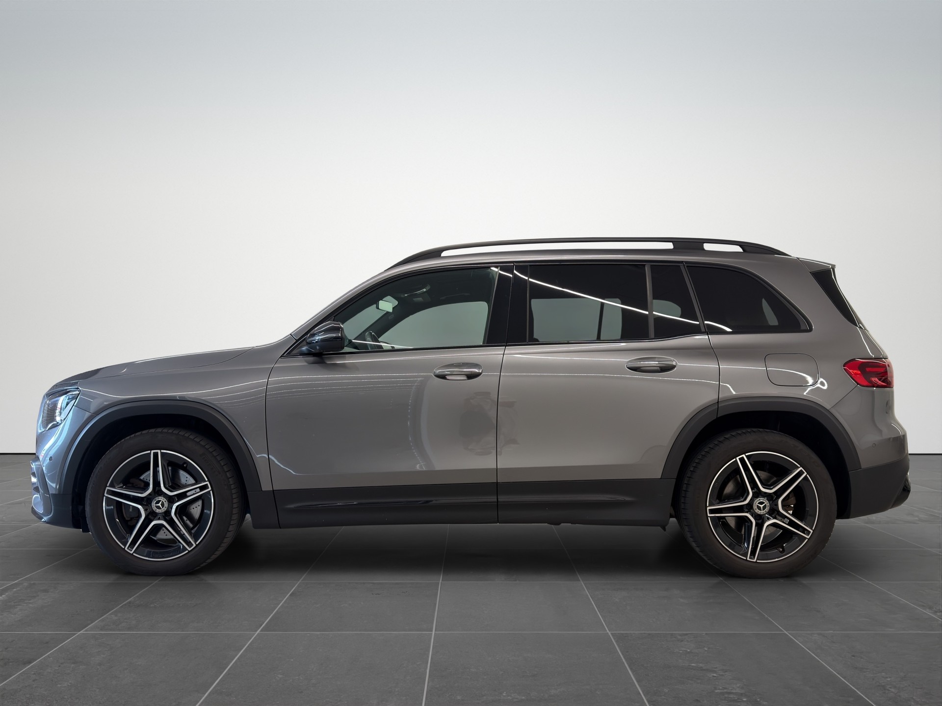 MERCEDES-BENZ GLB 220 d 4Matic AMG Line 8G-Tronic-image-2