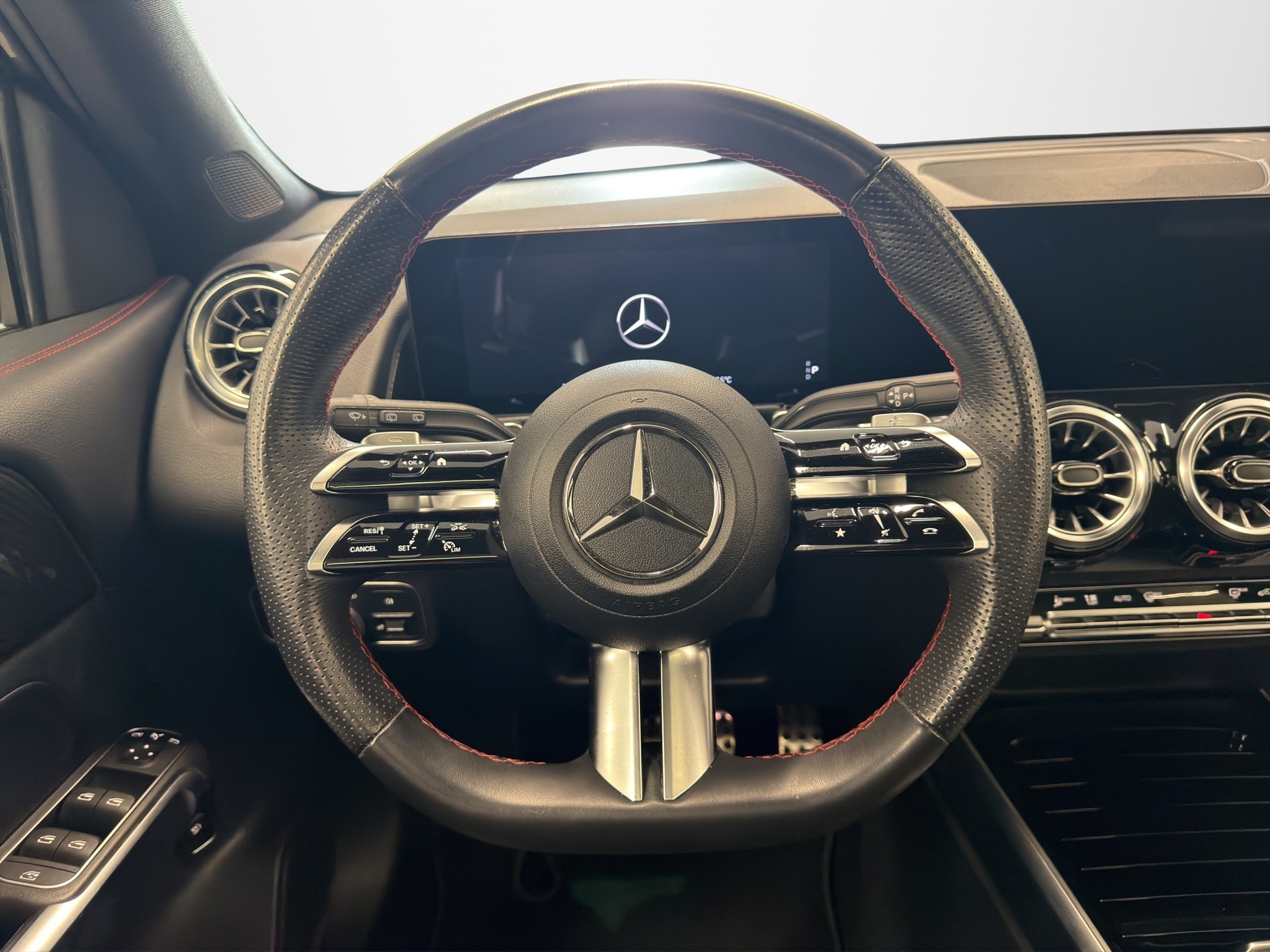 MERCEDES-BENZ GLB 220 d 4Matic AMG Line 8G-Tronic-image-9