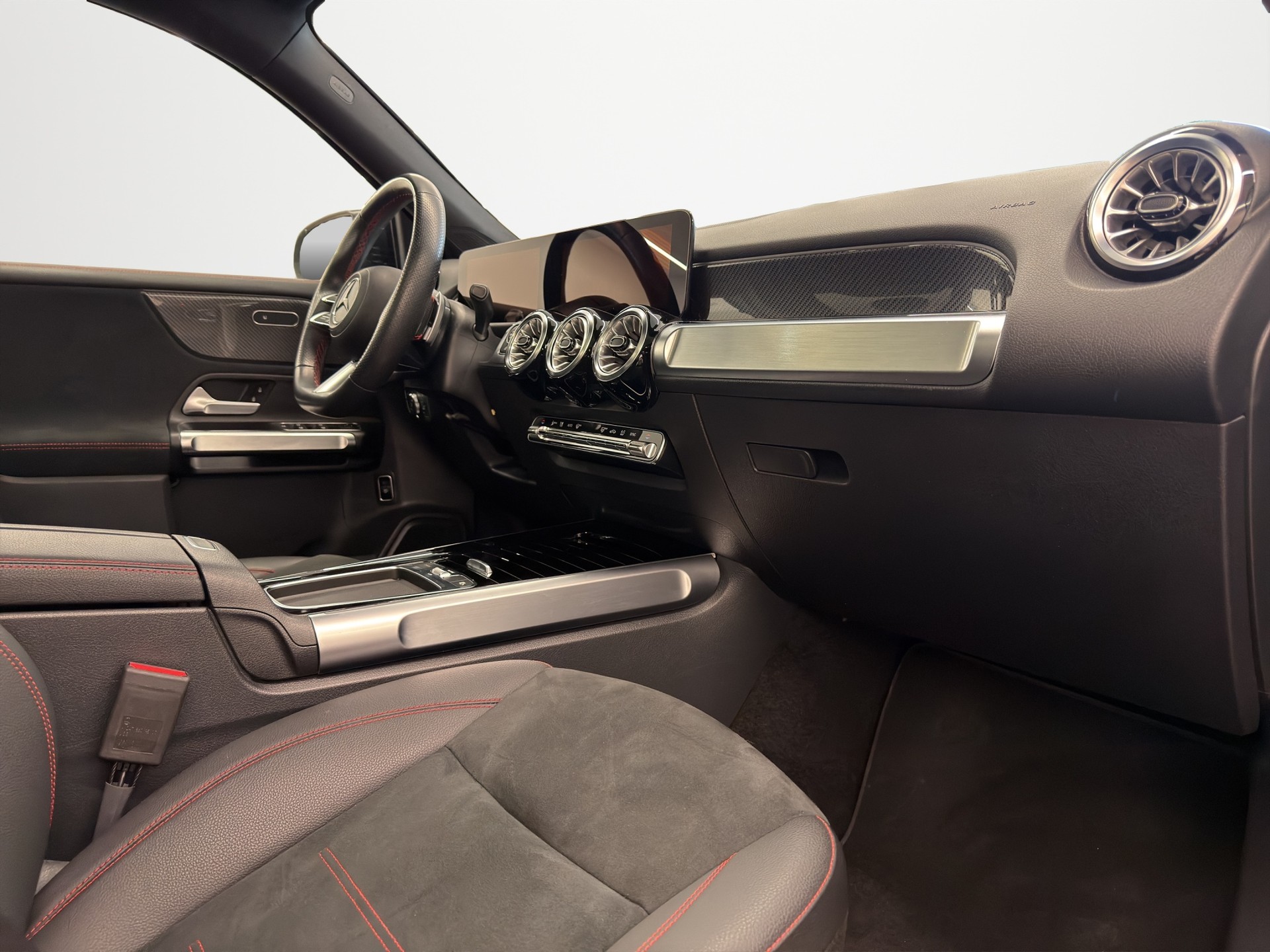MERCEDES-BENZ GLB 220 d 4Matic AMG Line 8G-Tronic-image-12