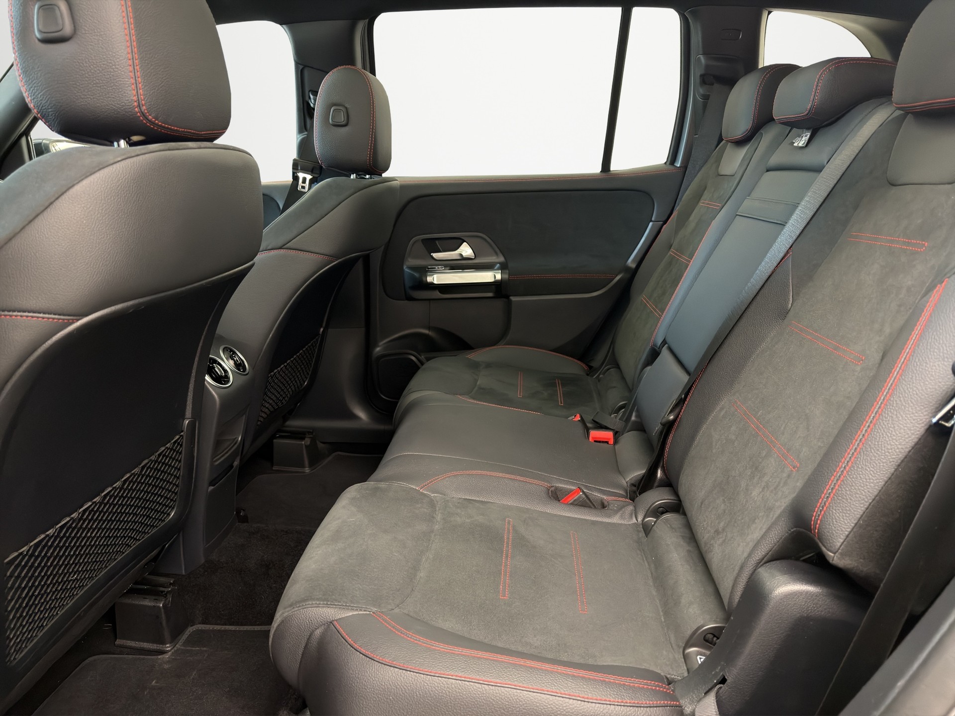 MERCEDES-BENZ GLB 220 d 4Matic AMG Line 8G-Tronic-image-11