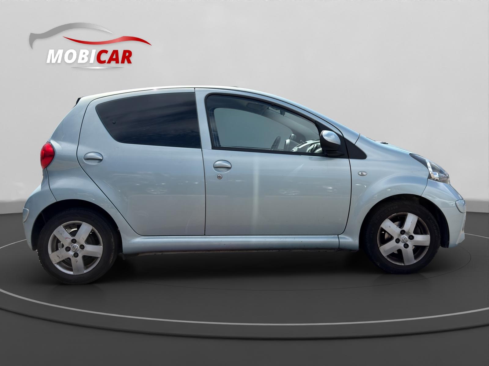 TOYOTA Aygo 1.4 D Linea Luna-image-5