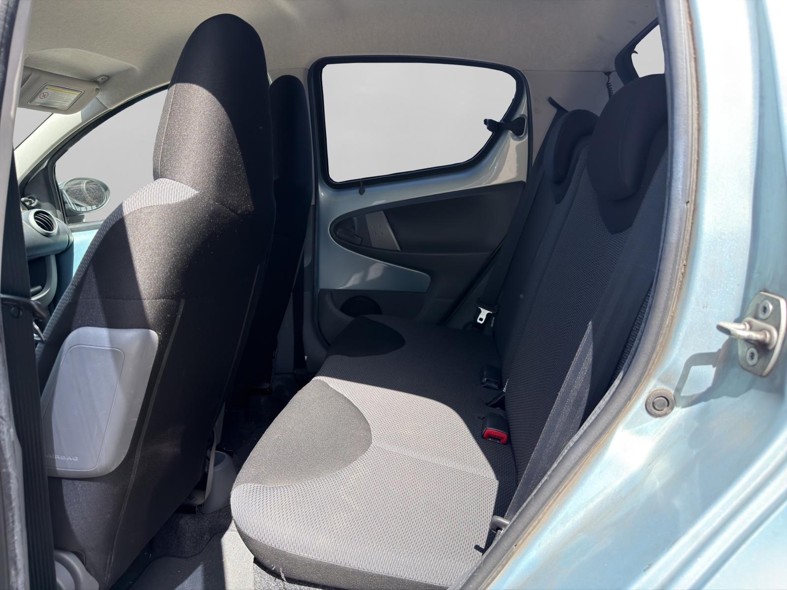 TOYOTA Aygo 1.4 D Linea Luna-image-11