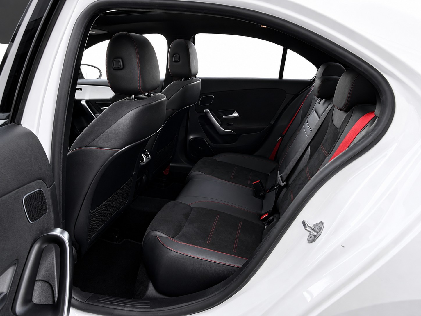 MERCEDES-BENZ A 35 AMG 4matic Limousine CH FAHRZEUG-image-8