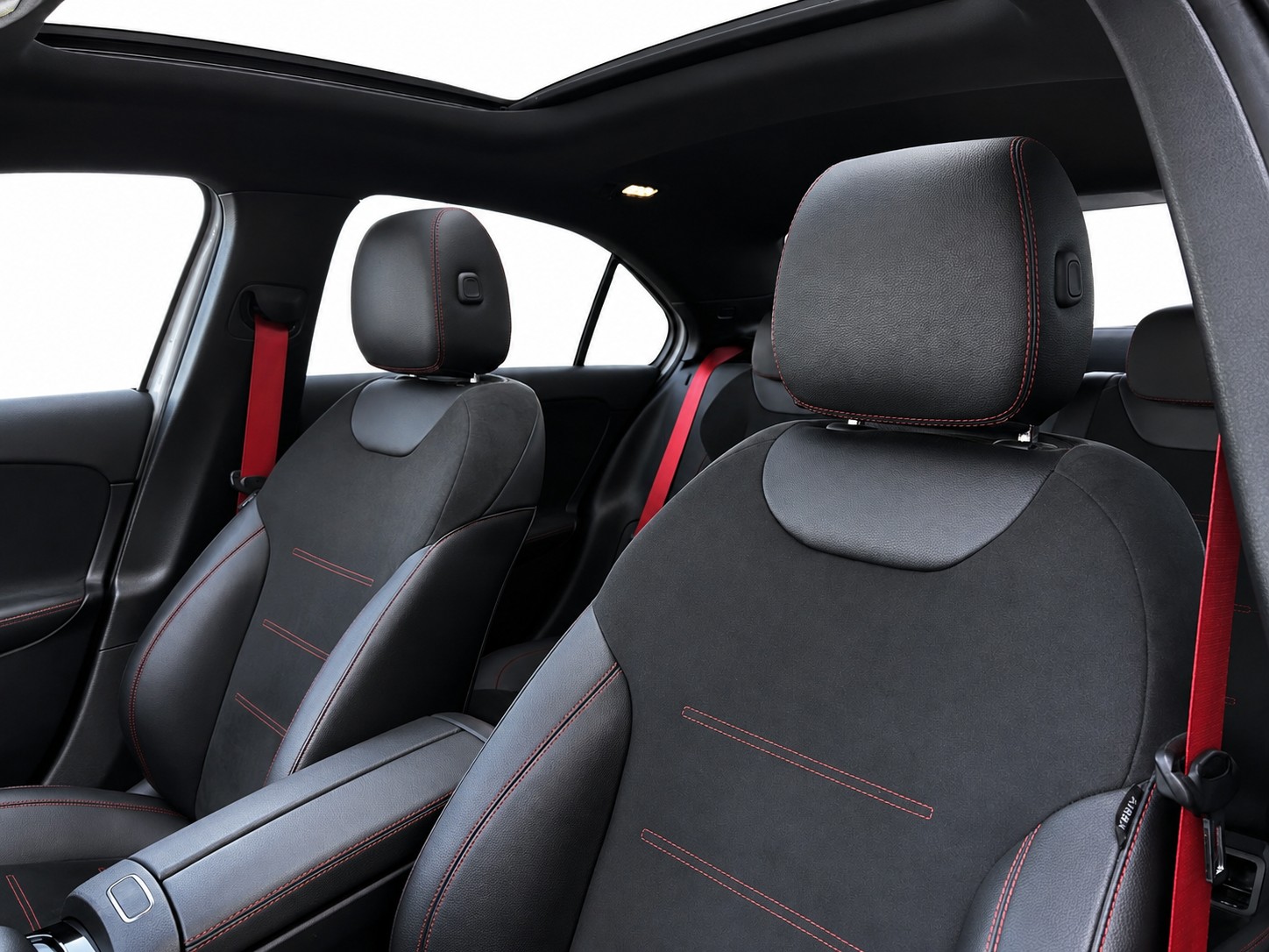 MERCEDES-BENZ A 35 AMG 4matic Limousine CH FAHRZEUG-image-13