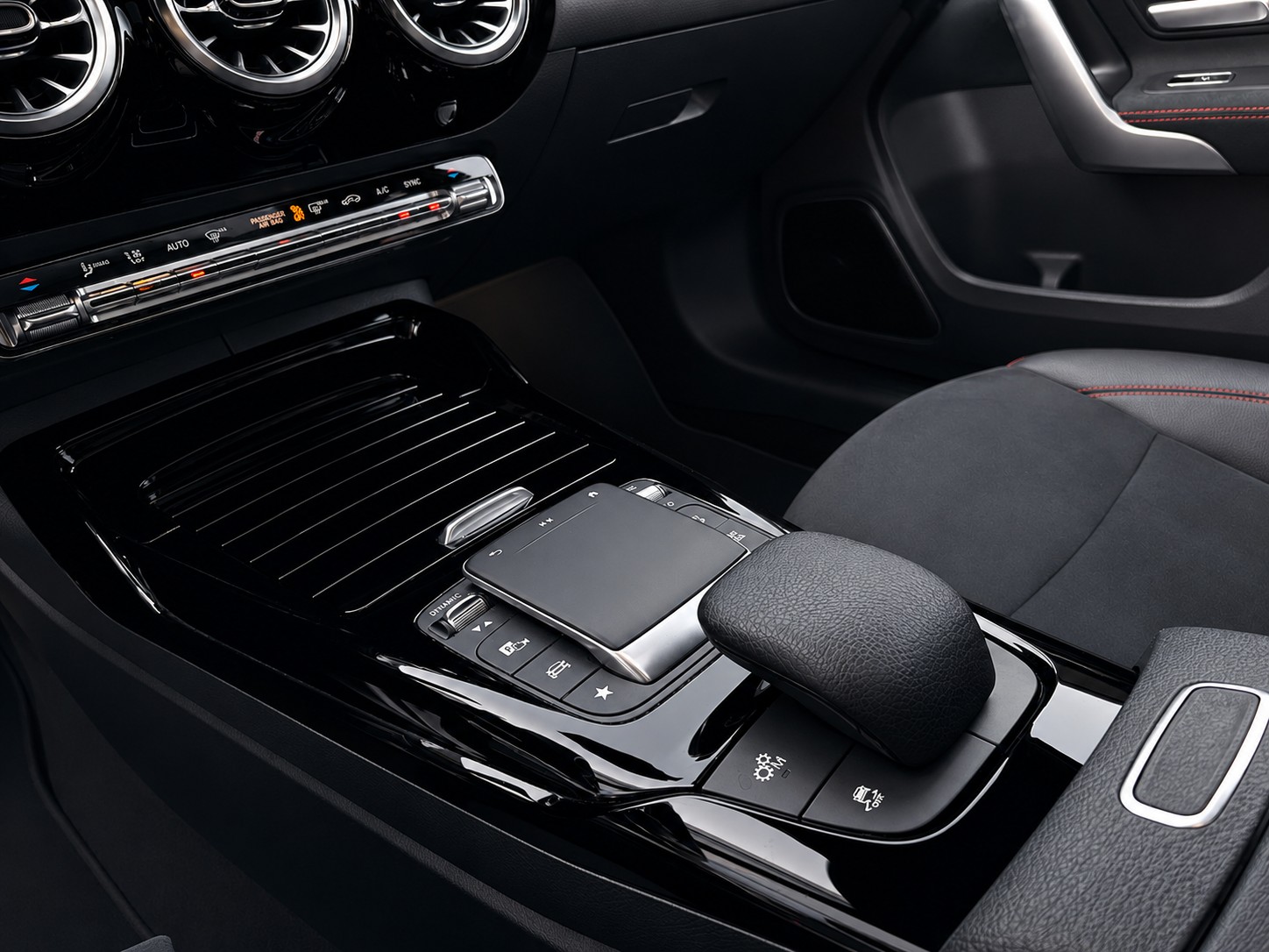 MERCEDES-BENZ A 35 AMG 4matic Limousine CH FAHRZEUG-image-21