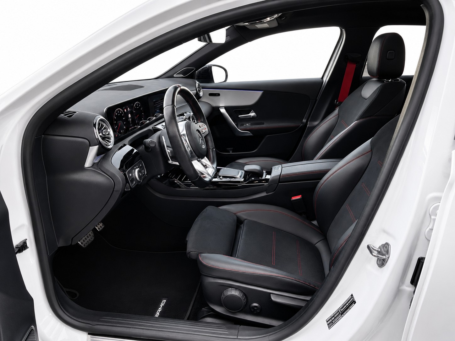MERCEDES-BENZ A 35 AMG 4matic Limousine CH FAHRZEUG-image-5