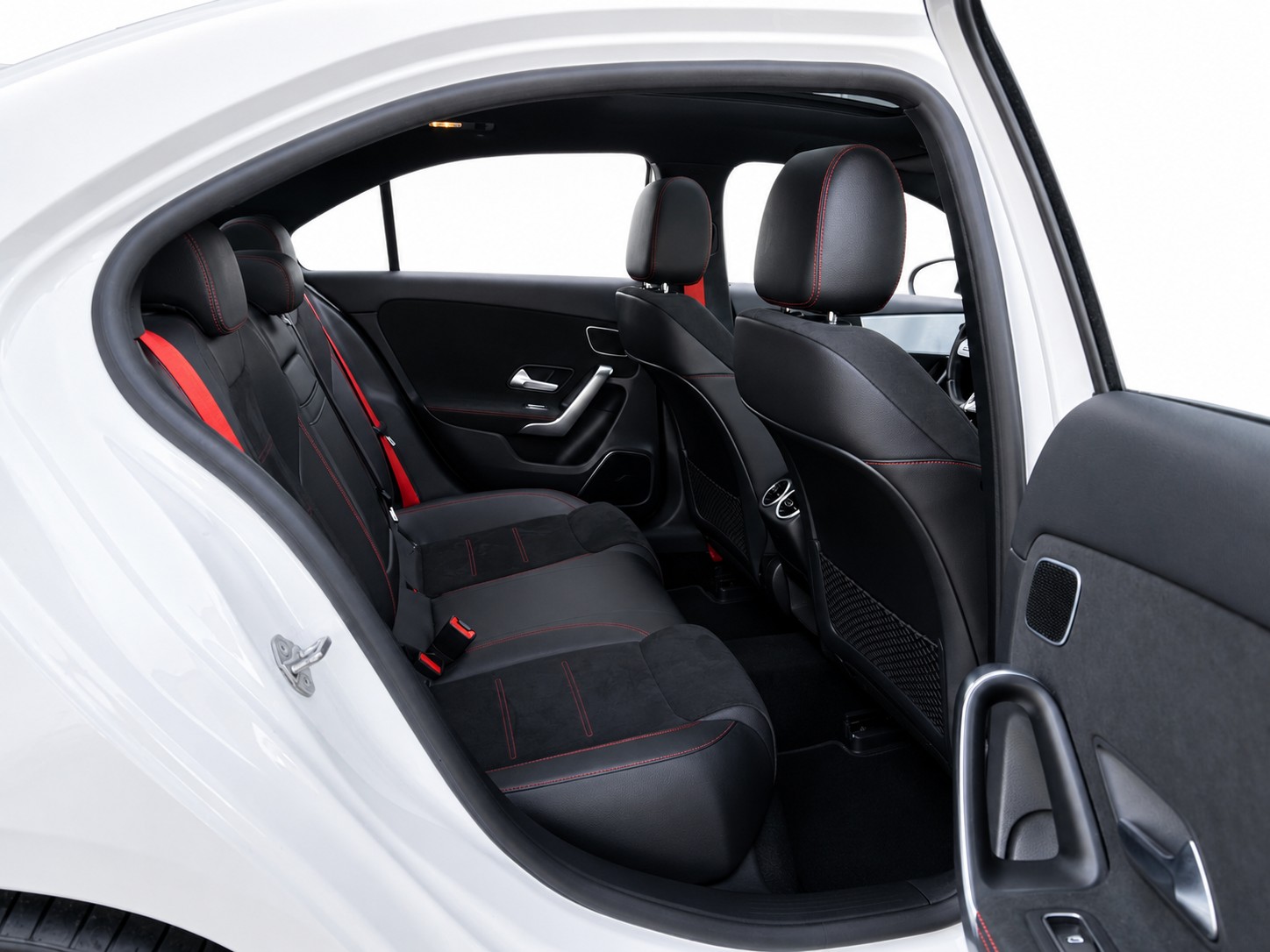 MERCEDES-BENZ A 35 AMG 4matic Limousine CH FAHRZEUG-image-9