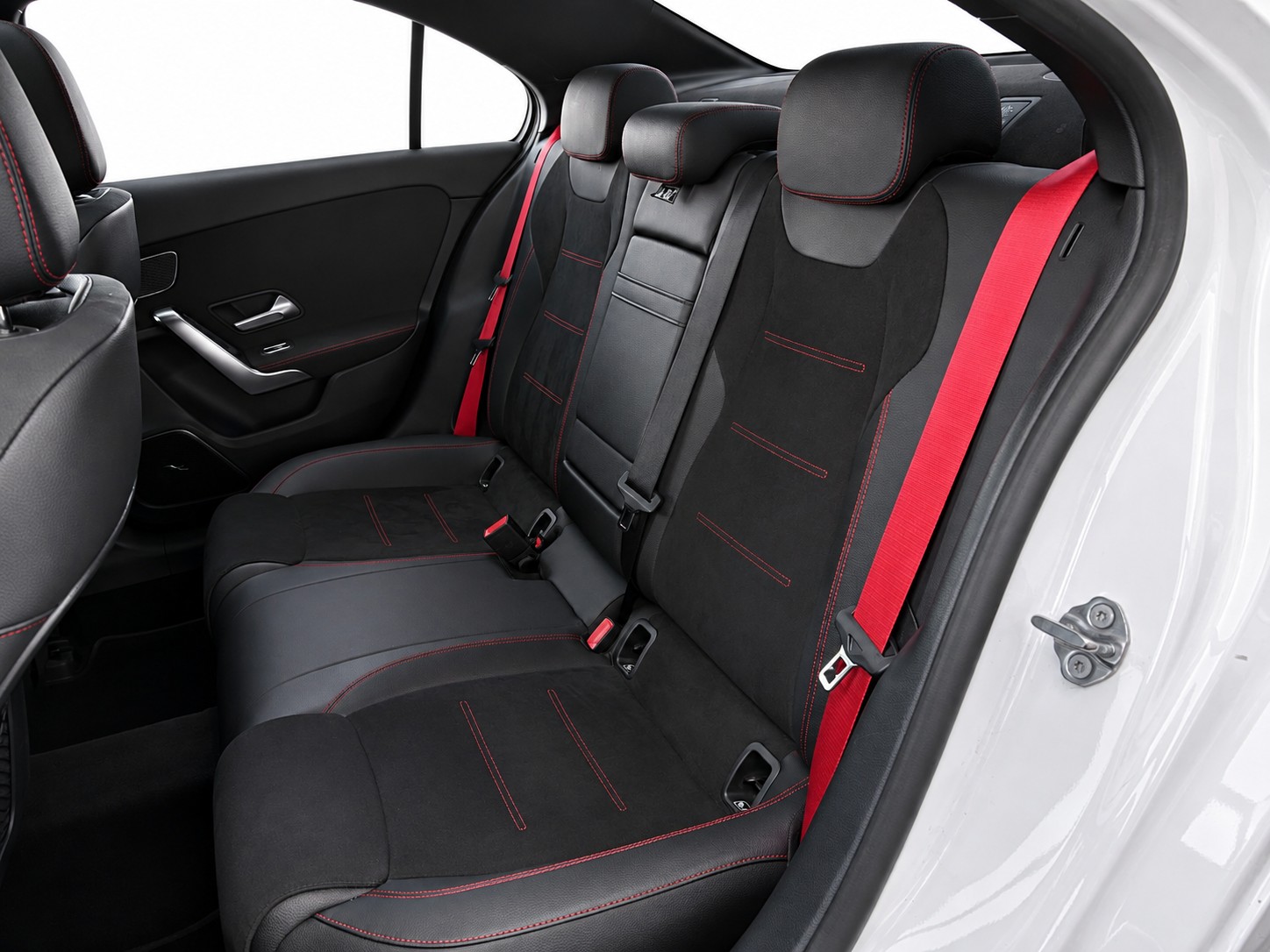 MERCEDES-BENZ A 35 AMG 4matic Limousine CH FAHRZEUG-image-19