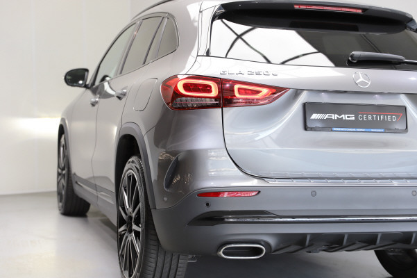 MERCEDES-BENZ GLA 250e AMG Line 8G-DCT-image-3